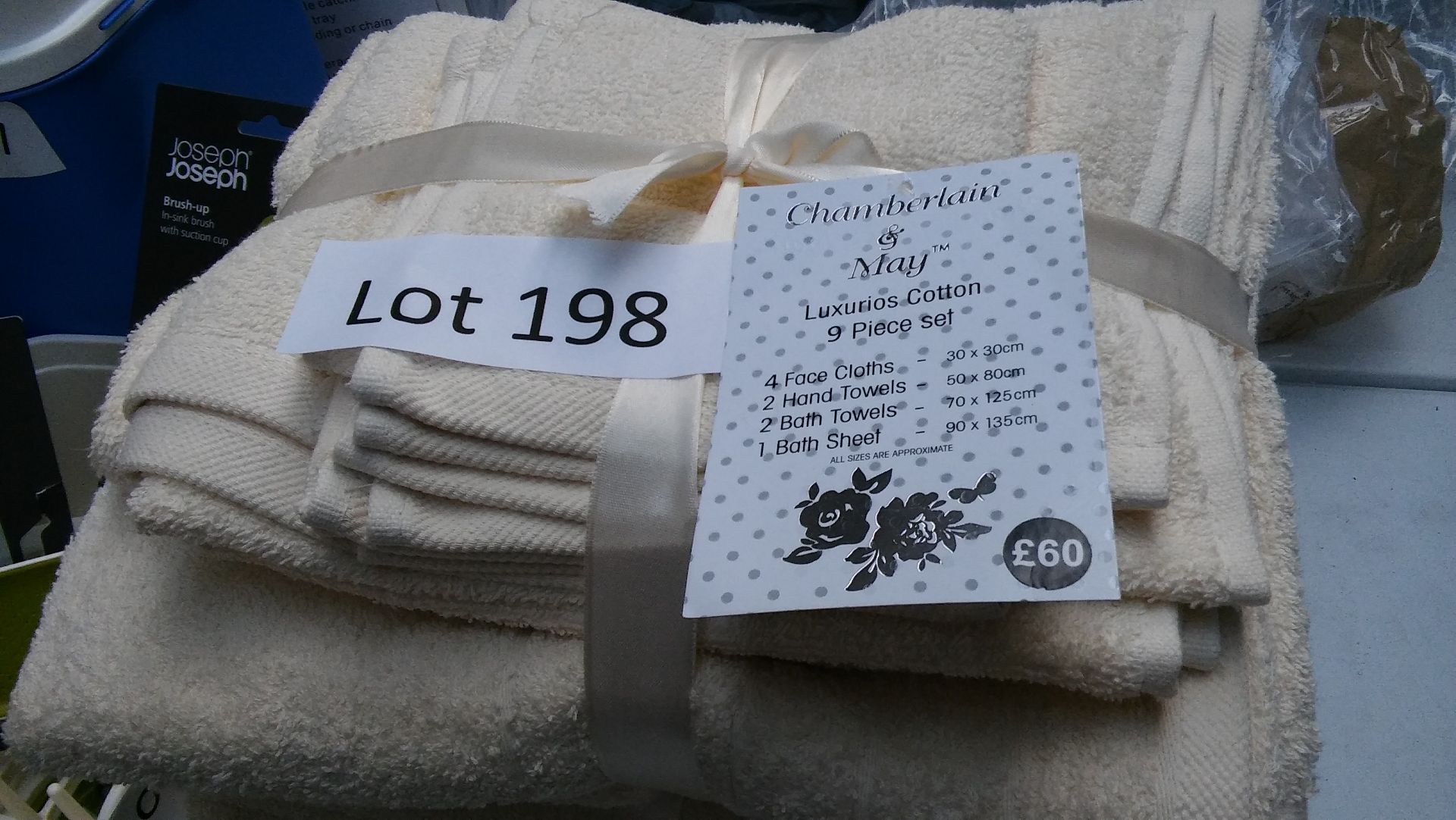 "Chamberlain and May" 9 piece 100% cotton towel bale /cream. Includes 4 face cloths, 2 hand