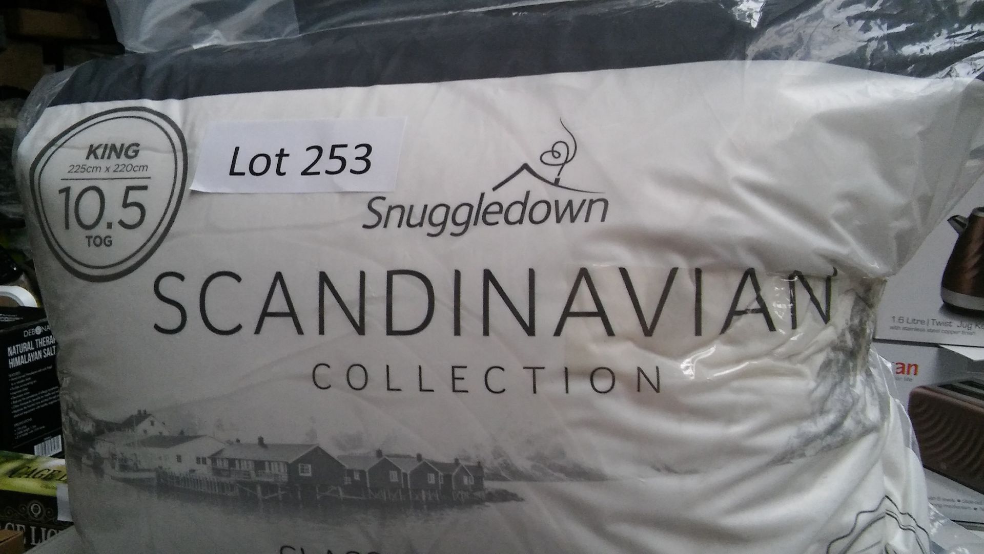 "Snuggledown Scandanavian Collection" kingsize 10.5 tog classic duck feather and down duvet. Bad