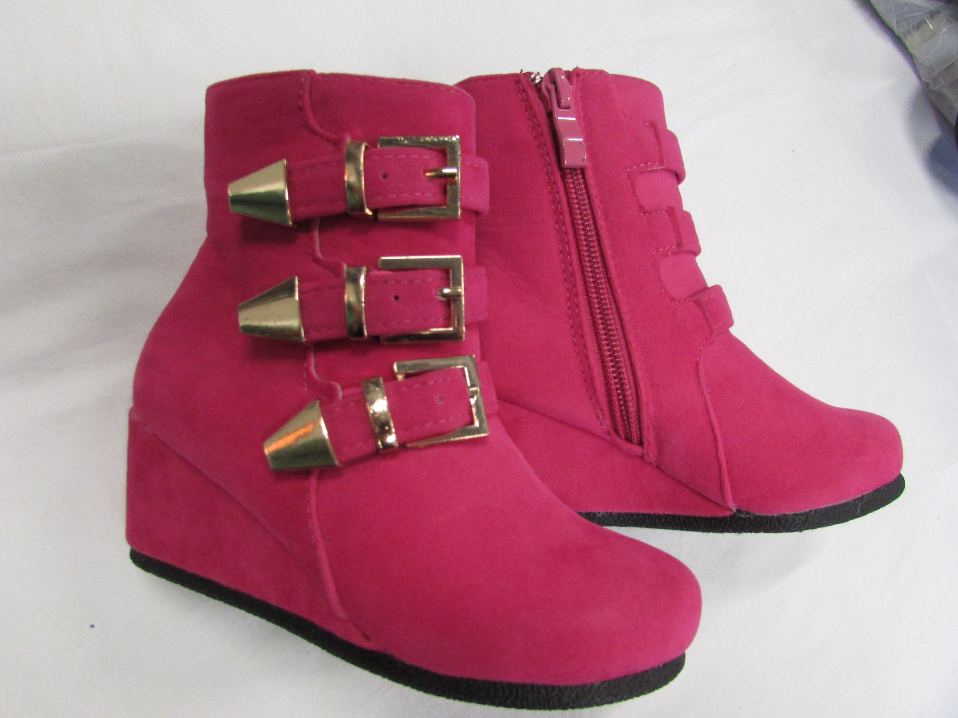 Link Girls Boots With 3 Gold Side Buckles In Hot Pink (Usa Size: 9) (Unboxed)