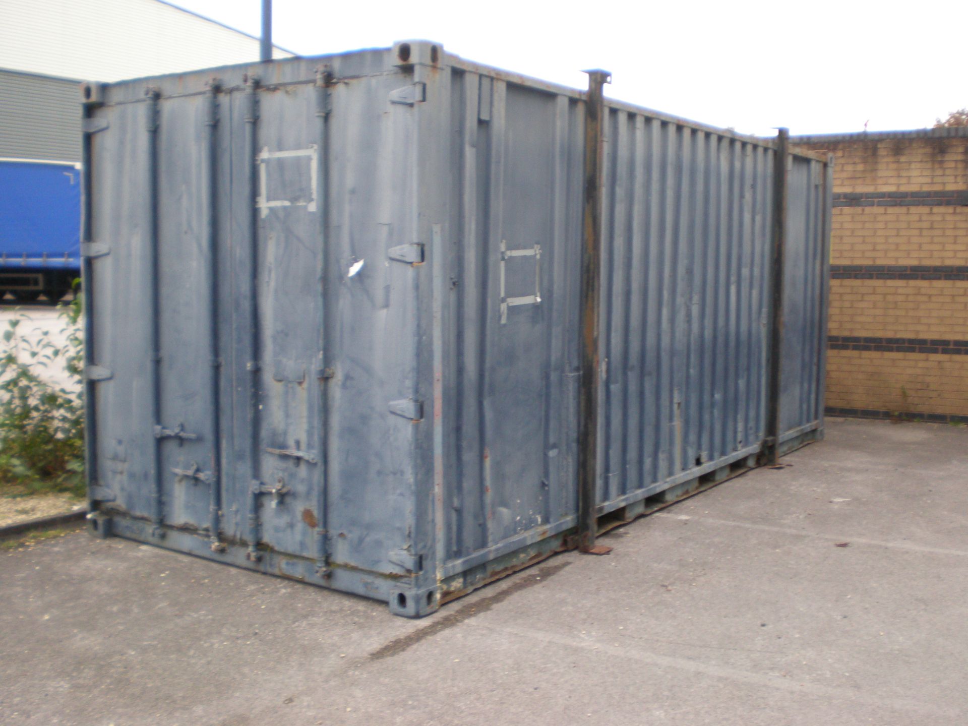 20 Foot Jack Leg Shipping Container With Light And Work Becnh Inside - Image 4 of 5
