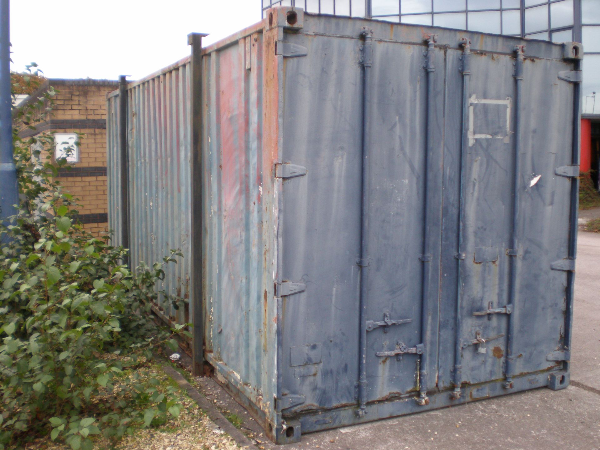 20 Foot Jack Leg Shipping Container With Light And Work Becnh Inside - Image 2 of 5