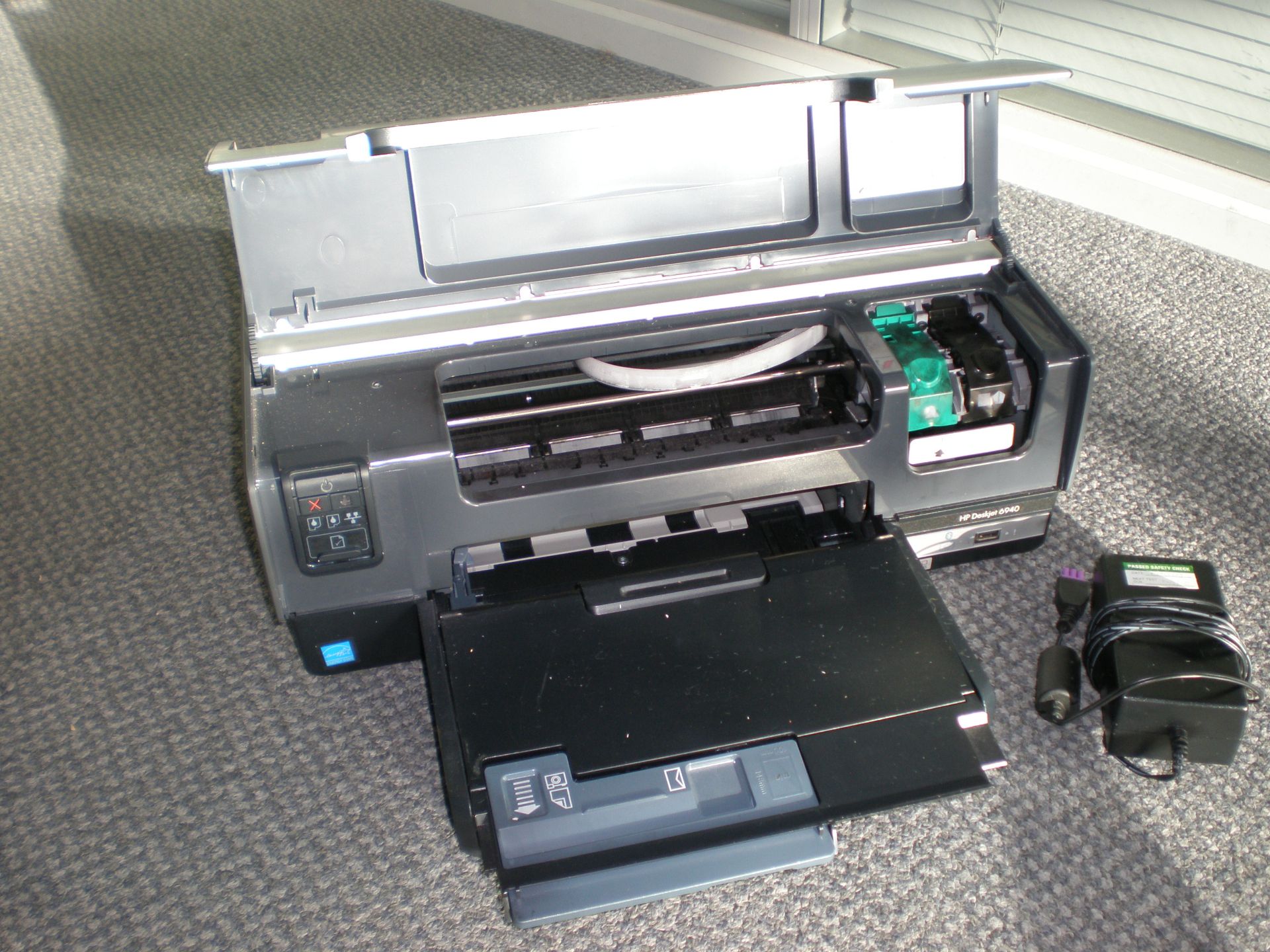 Hp Deskjet 6940 Printer With Power Supply Print On Network Or Direct Via A Usb Cable Input - Image 2 of 3