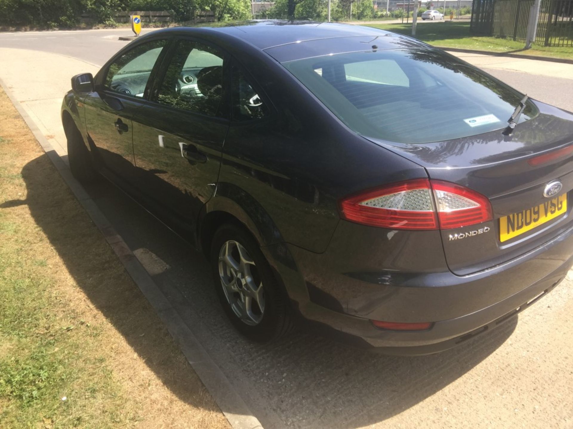 2009 (June) Ford Mondeo Zetec 1.8 TDCI 125 5Dr hatch showing 150000 miles.