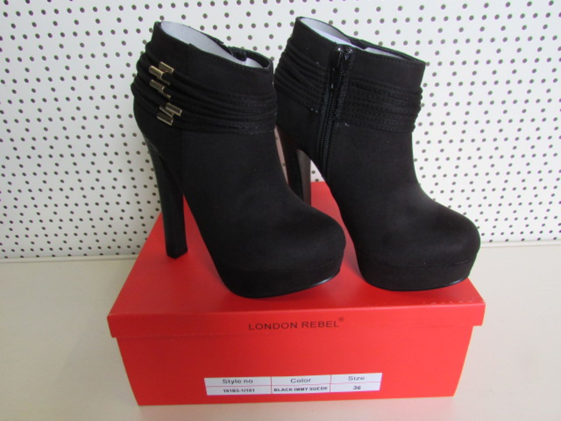 5 x London Rebel Black Immy Suede Heel Shoe In Various Sizes - Image 2 of 3
