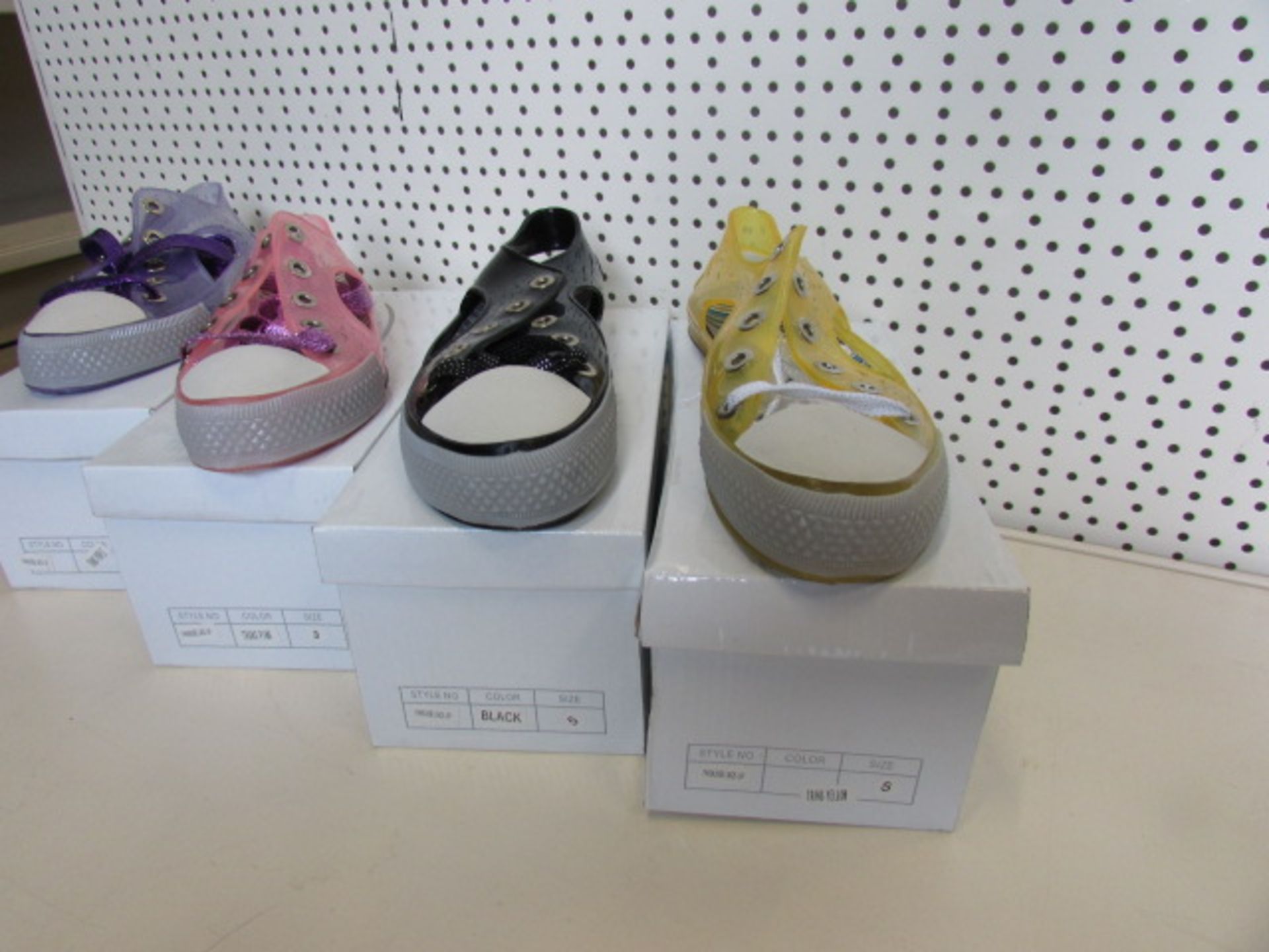 50 x Cyclone Paradise Lace Up Shoes In Various Sizes & Colours - Image 2 of 3