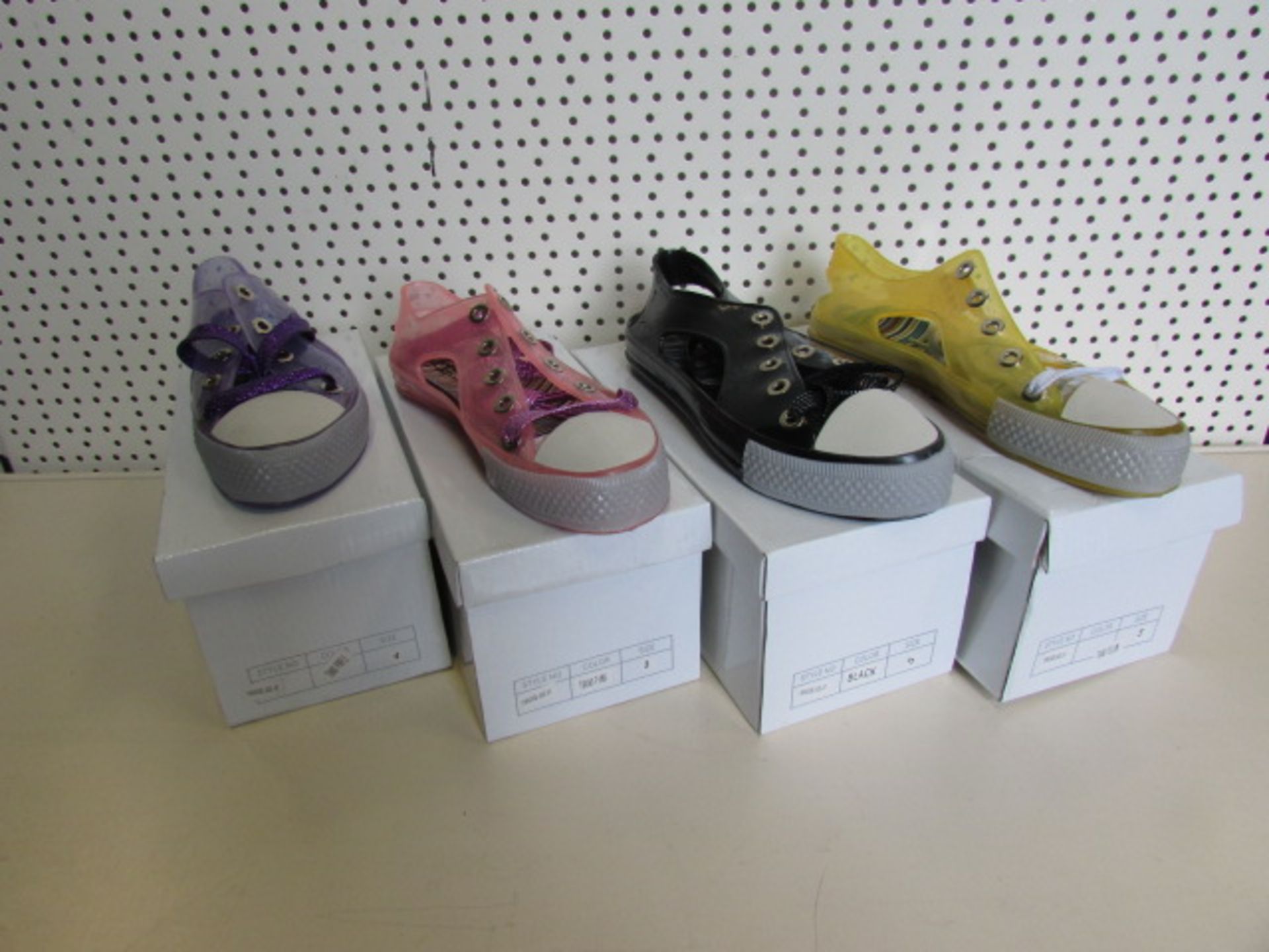 50 x Cyclone Paradise Lace Up Shoes In Various Sizes & Colours