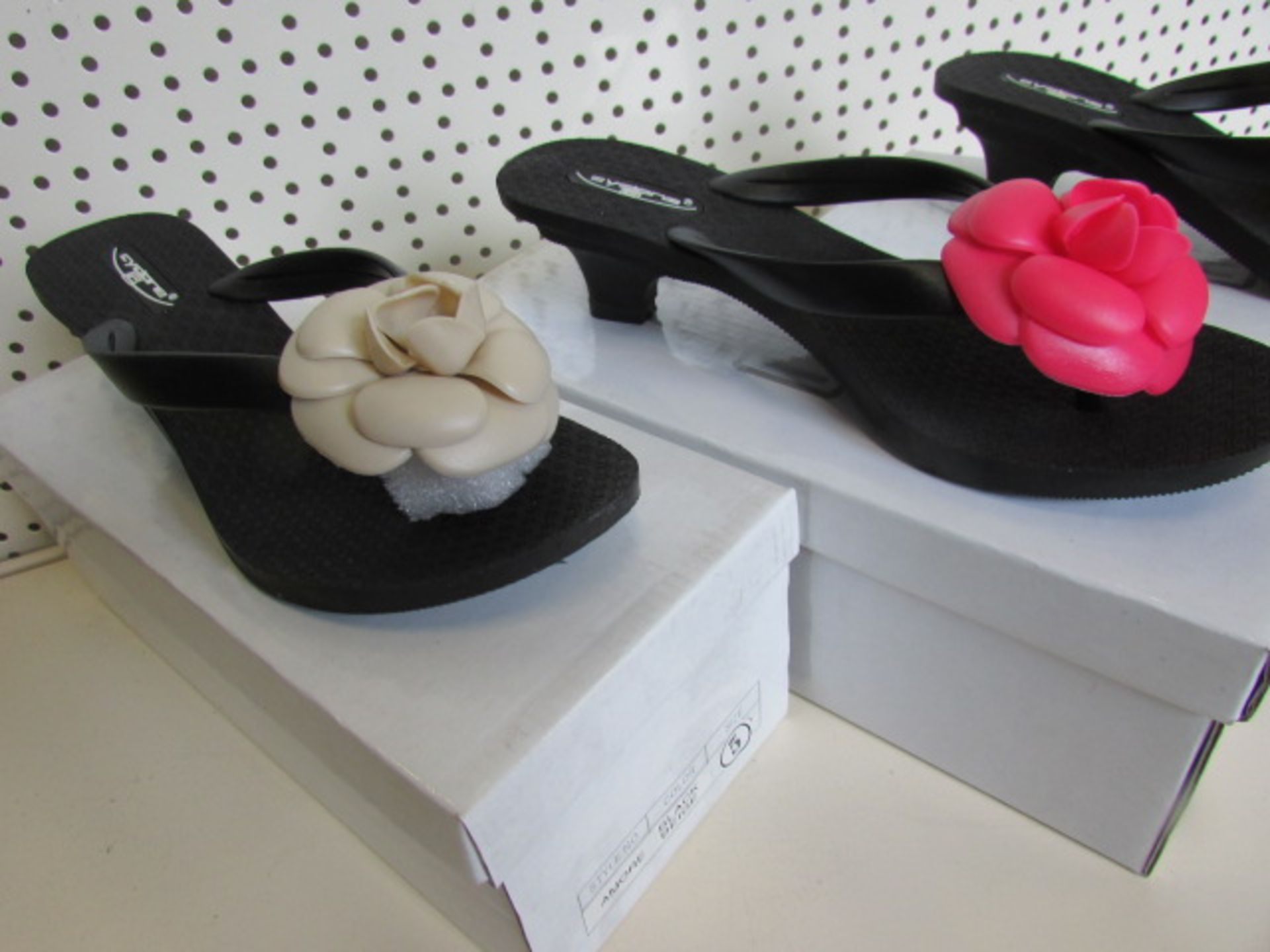 10 x Cyclone Amore Sandals In Various Sizes & Colours - Image 3 of 3