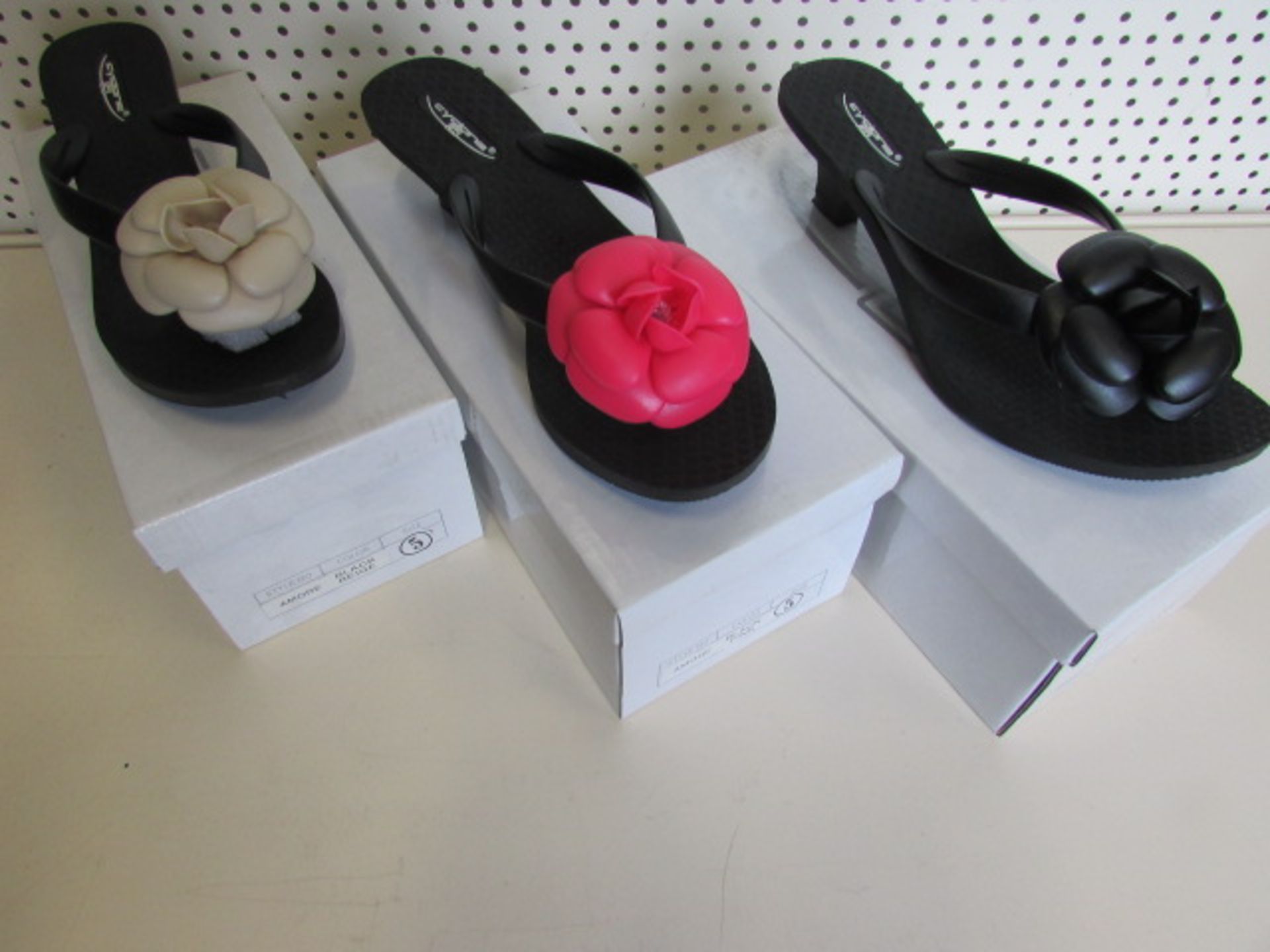 10 x Cyclone Amore Sandals In Various Sizes & Colours - Image 2 of 3