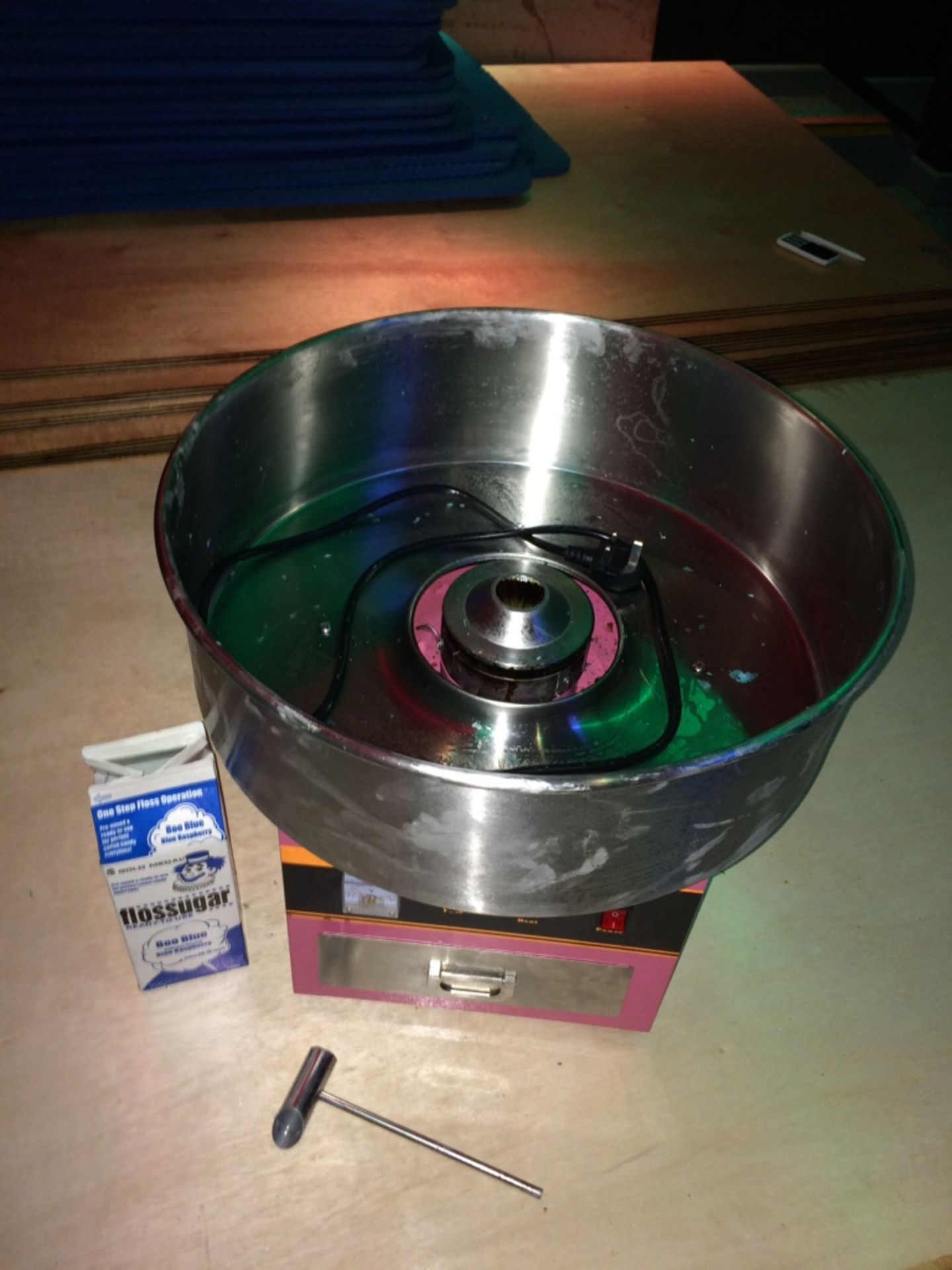 Candy floss machine with box used twice fully working. Includes some floss sugar. - Image 2 of 4