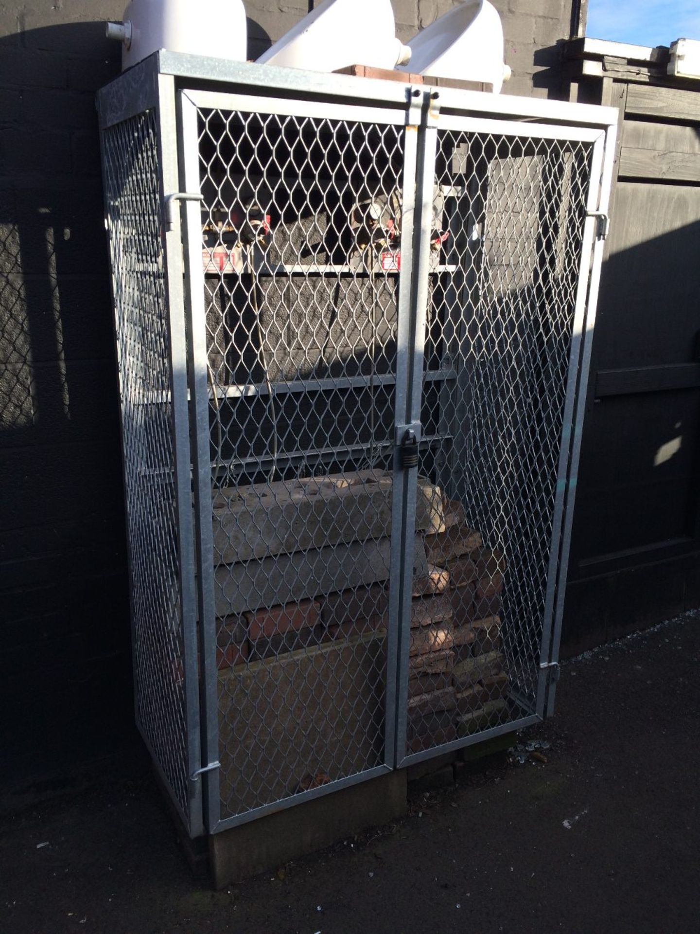 External Lockable Gas Cage