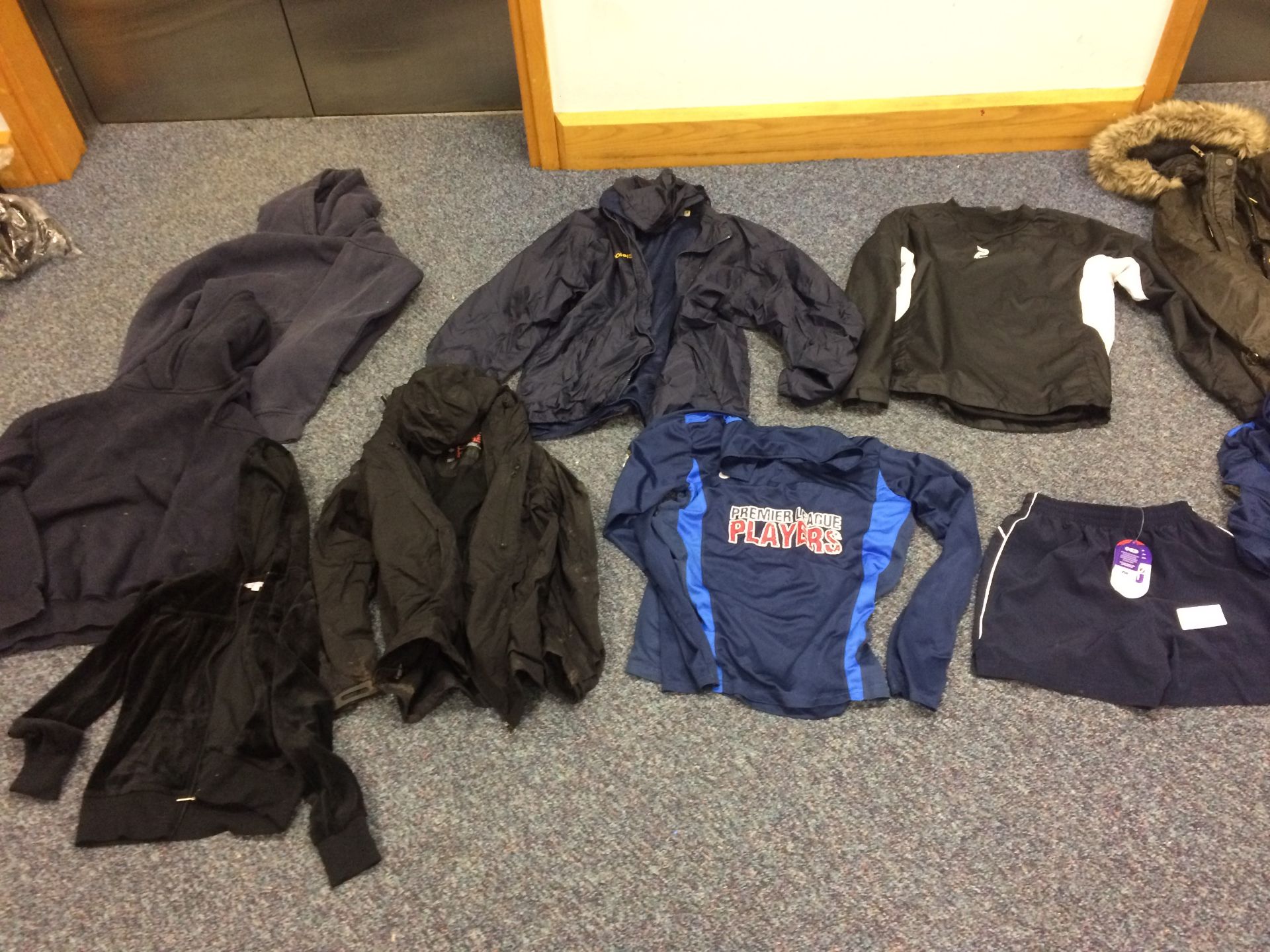 Job Lot Of Clothing Lost Property Unclaimed - Image 4 of 5