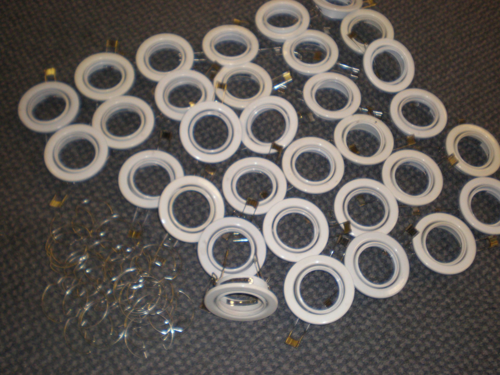 Job Lot Of 32 White Swivel Downlighters For Max 50W Lamps Compatable With Gu10 Or Mr16 Lamps - Image 4 of 5