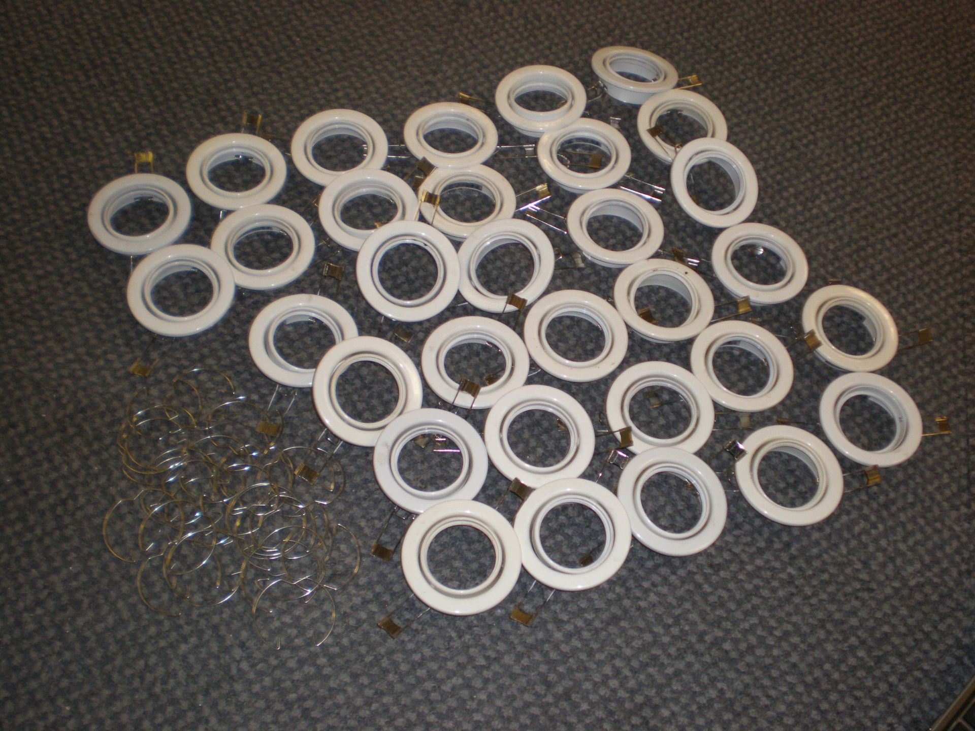 Job Lot Of 32 White Swivel Downlighters For Max 50W Lamps Compatable With Gu10 Or Mr16 Lamps