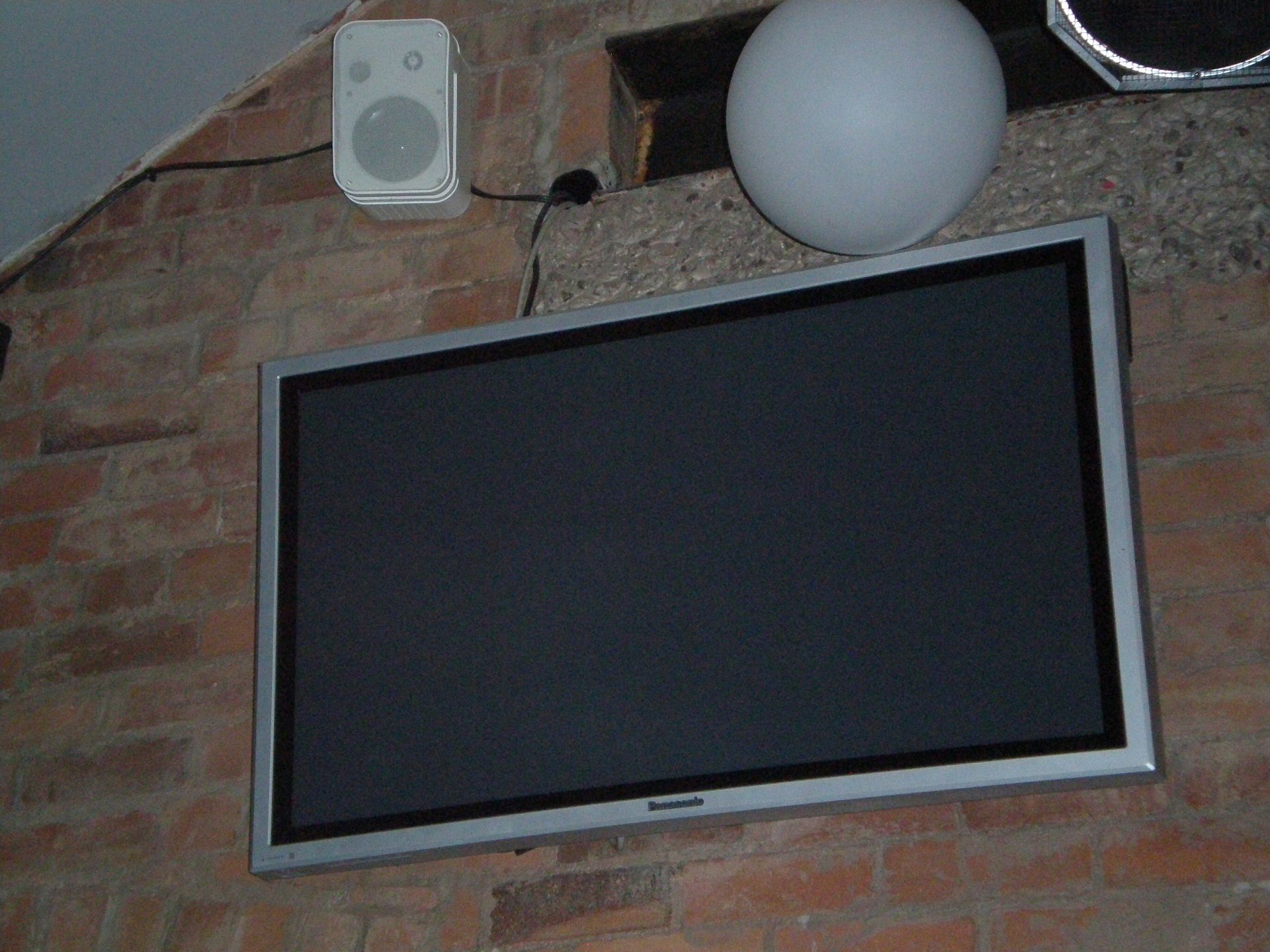 42"""""""" Panosonic Screen With Remote