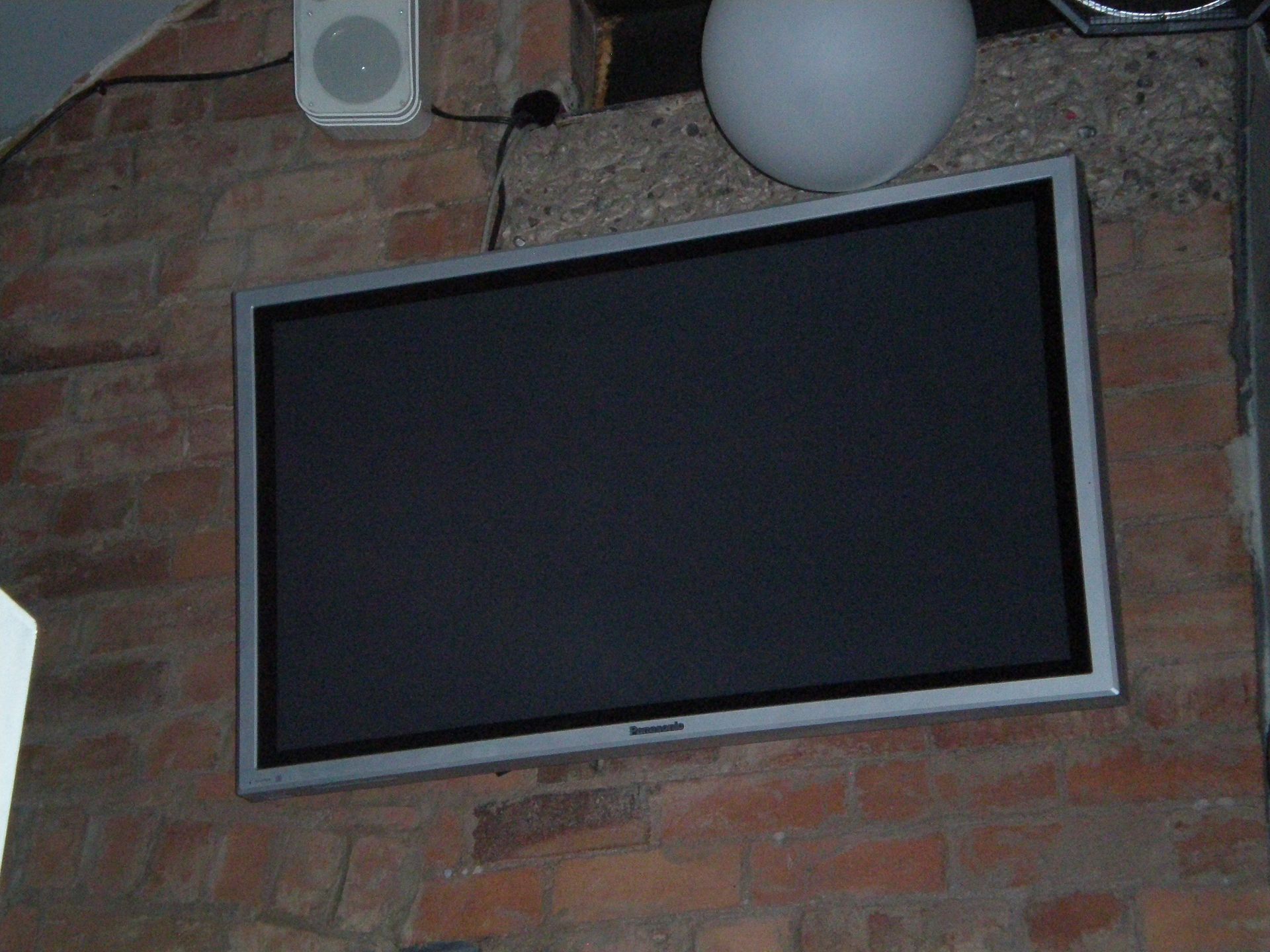 42"""""""" Panosonic Screen With Remote - Image 3 of 3