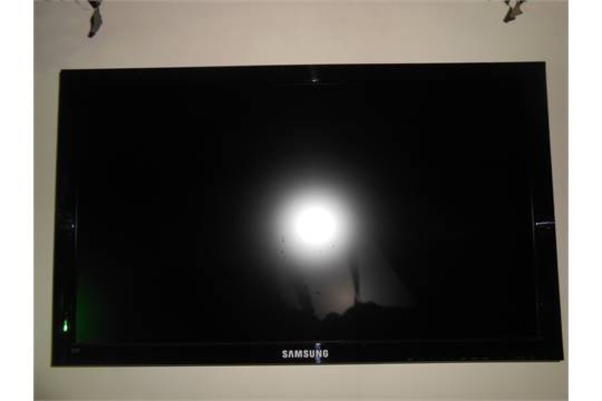 40"""""""" Samsung Lcd Display Screen (Commercial Grade) Manufacturer Refurbished Sold With Desk