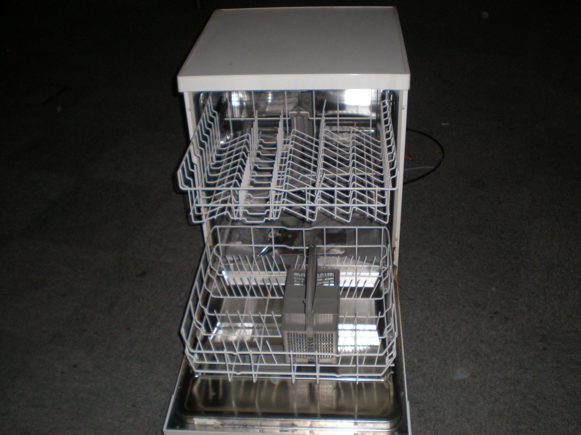 Dishwasher - Image 2 of 5