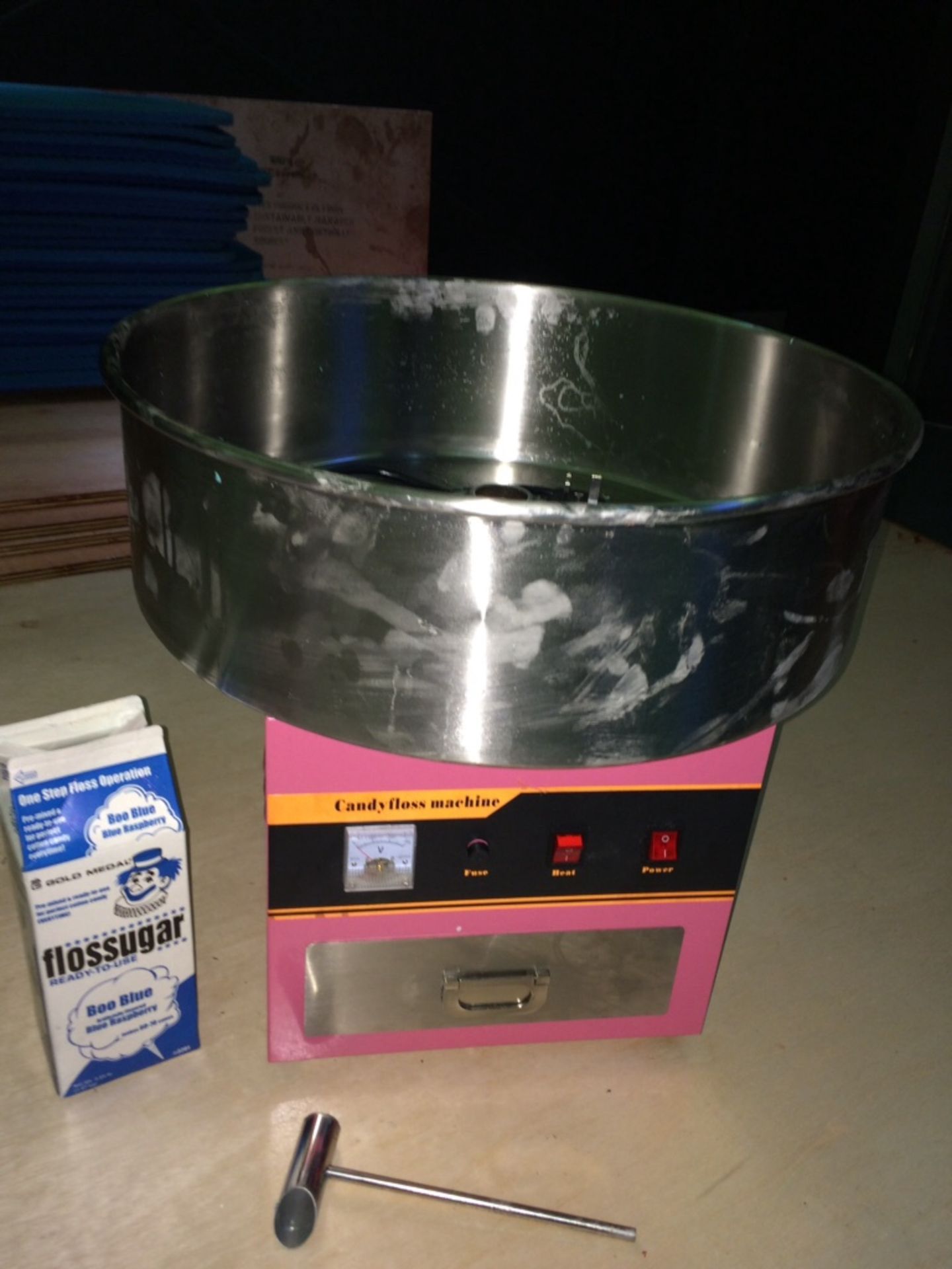 Candy floss machine with box used twice fully working. Includes some floss sugar. - Image 4 of 4