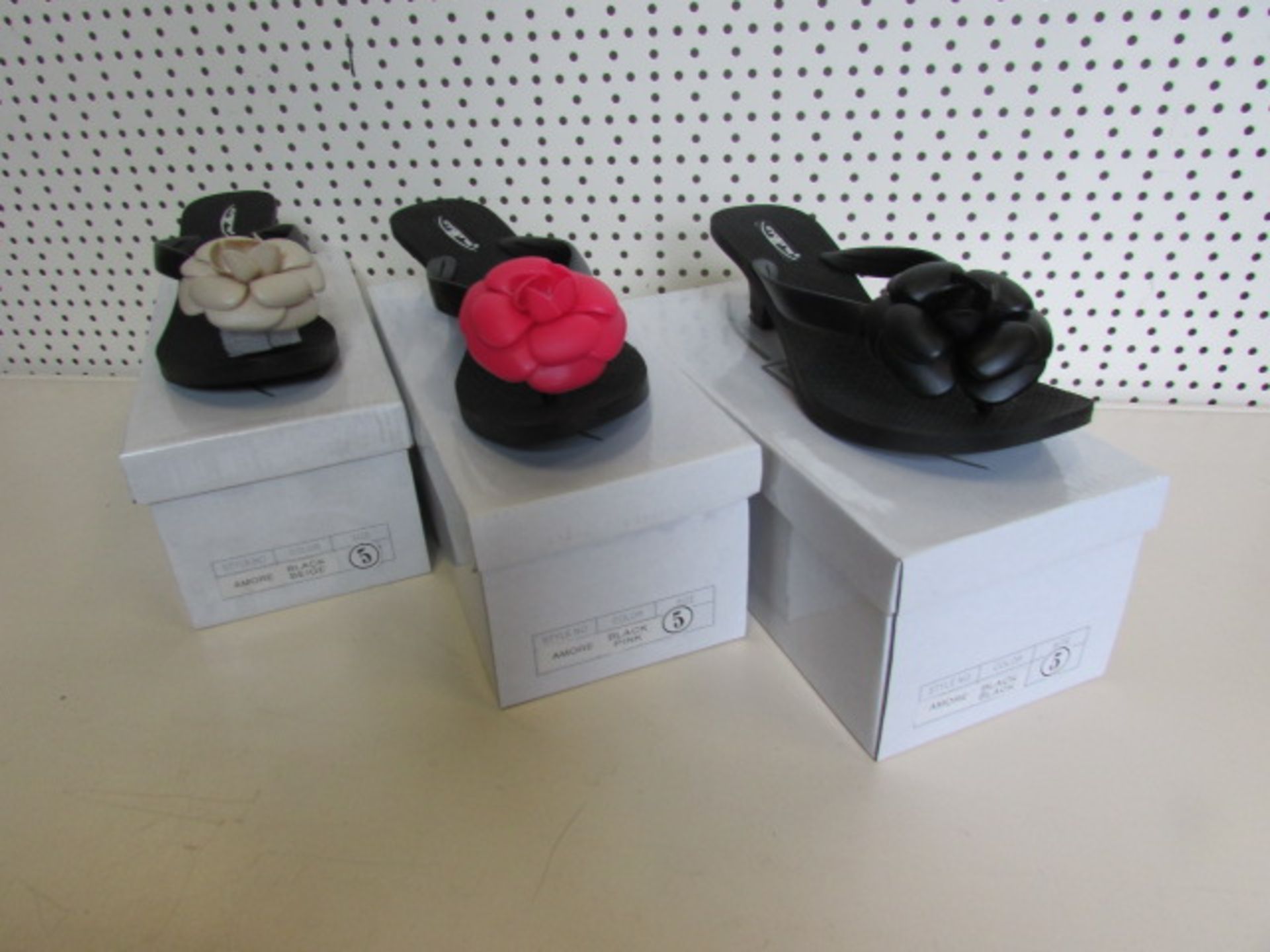 25 x Cyclone Amore Sandals In Various Sizes & Colours