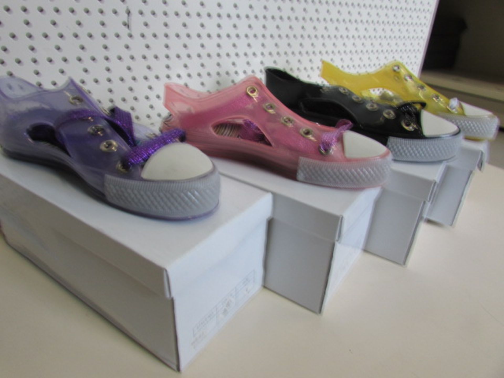 10 x Cyclone Paradise Lace Up Shoes In Various Sizes & Colours - Bild 3 aus 3