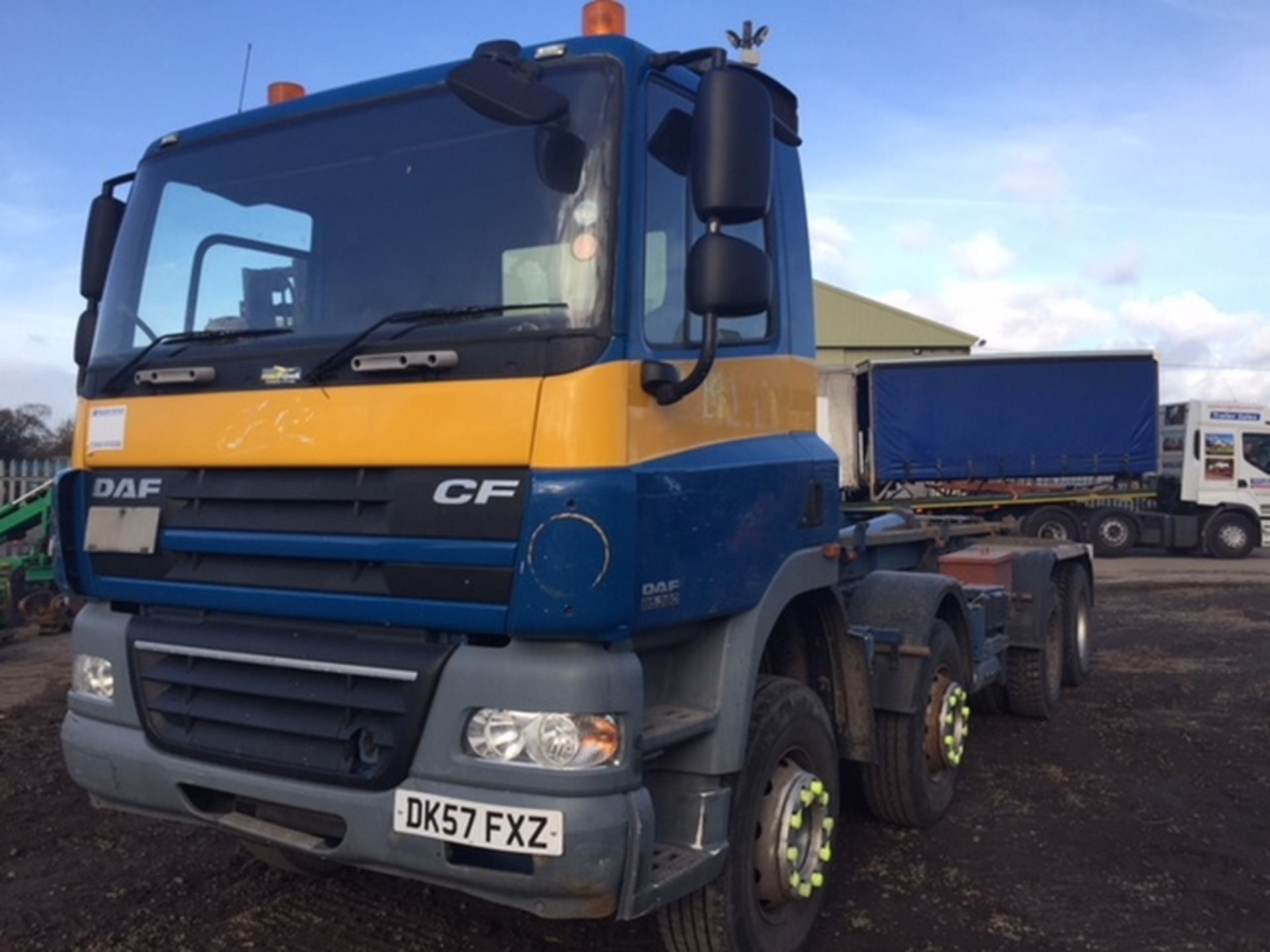 DAF CF85 360 Hookloader 8x4 Diesel - Image 2 of 4