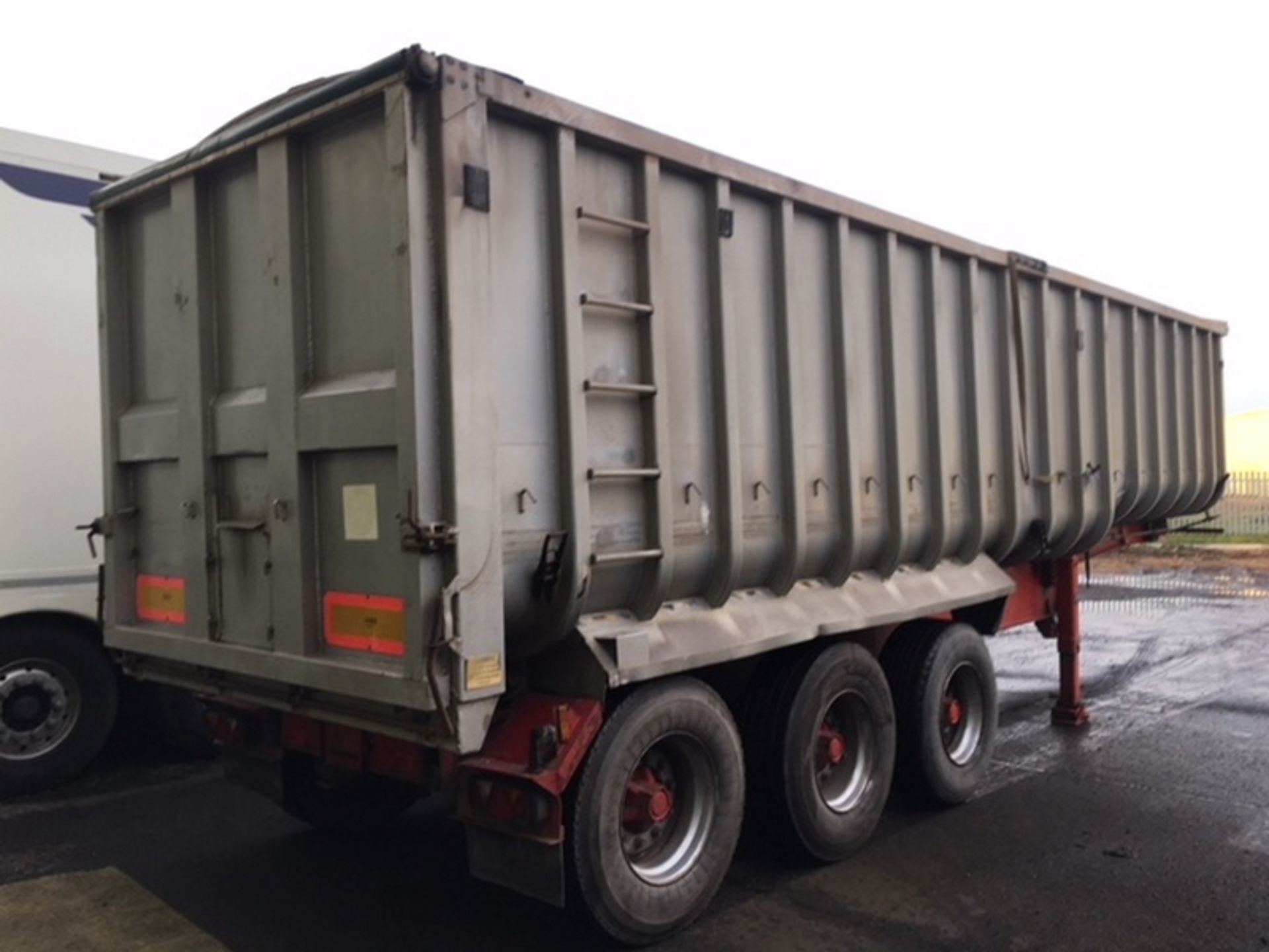 Fruehauf Alloy Body Bulk Tippng Trailer Tri Axle - Image 5 of 5