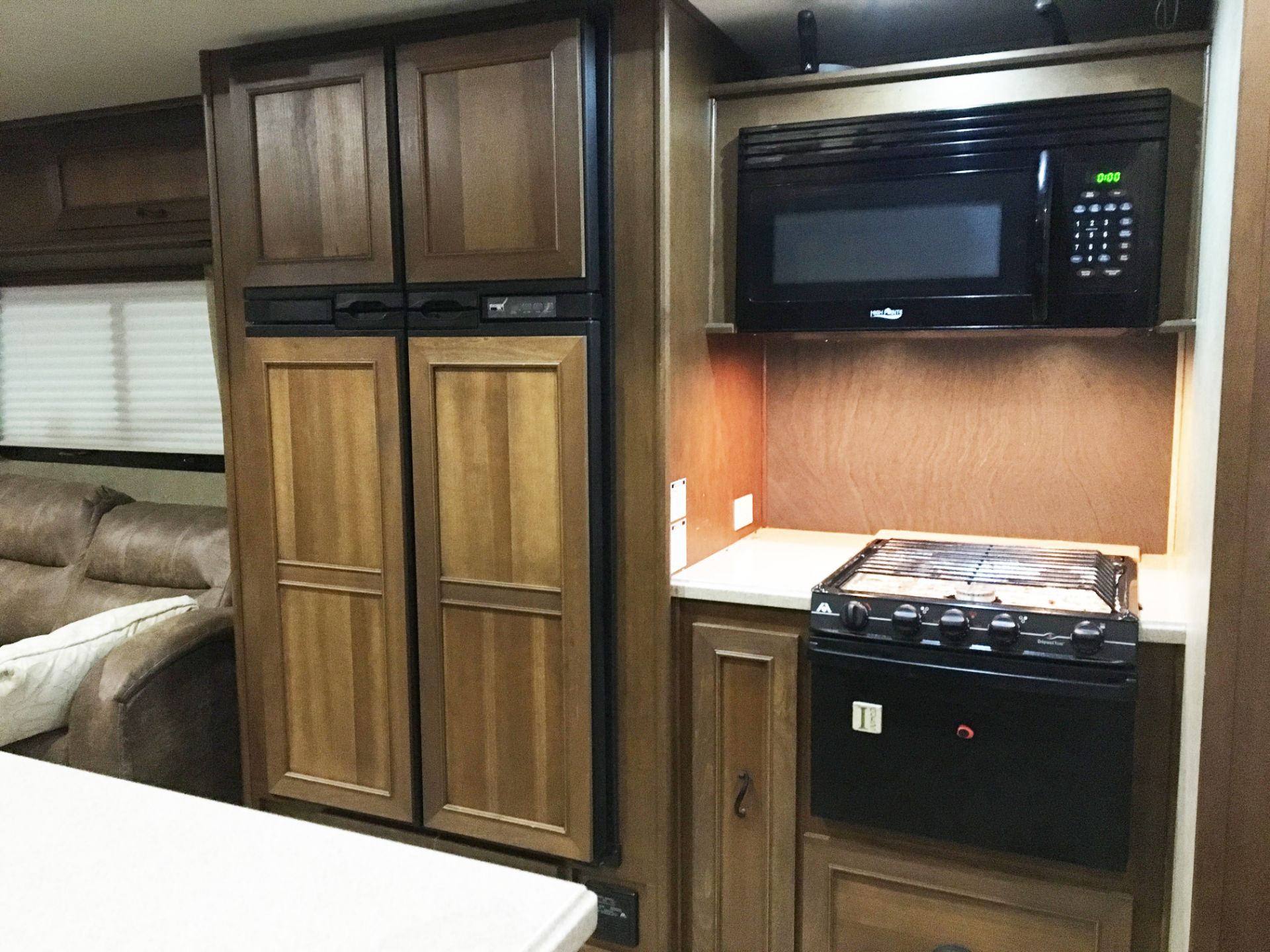 2014 Open Range Roamer 357 RES 5th Wheel Camper - Image 8 of 11