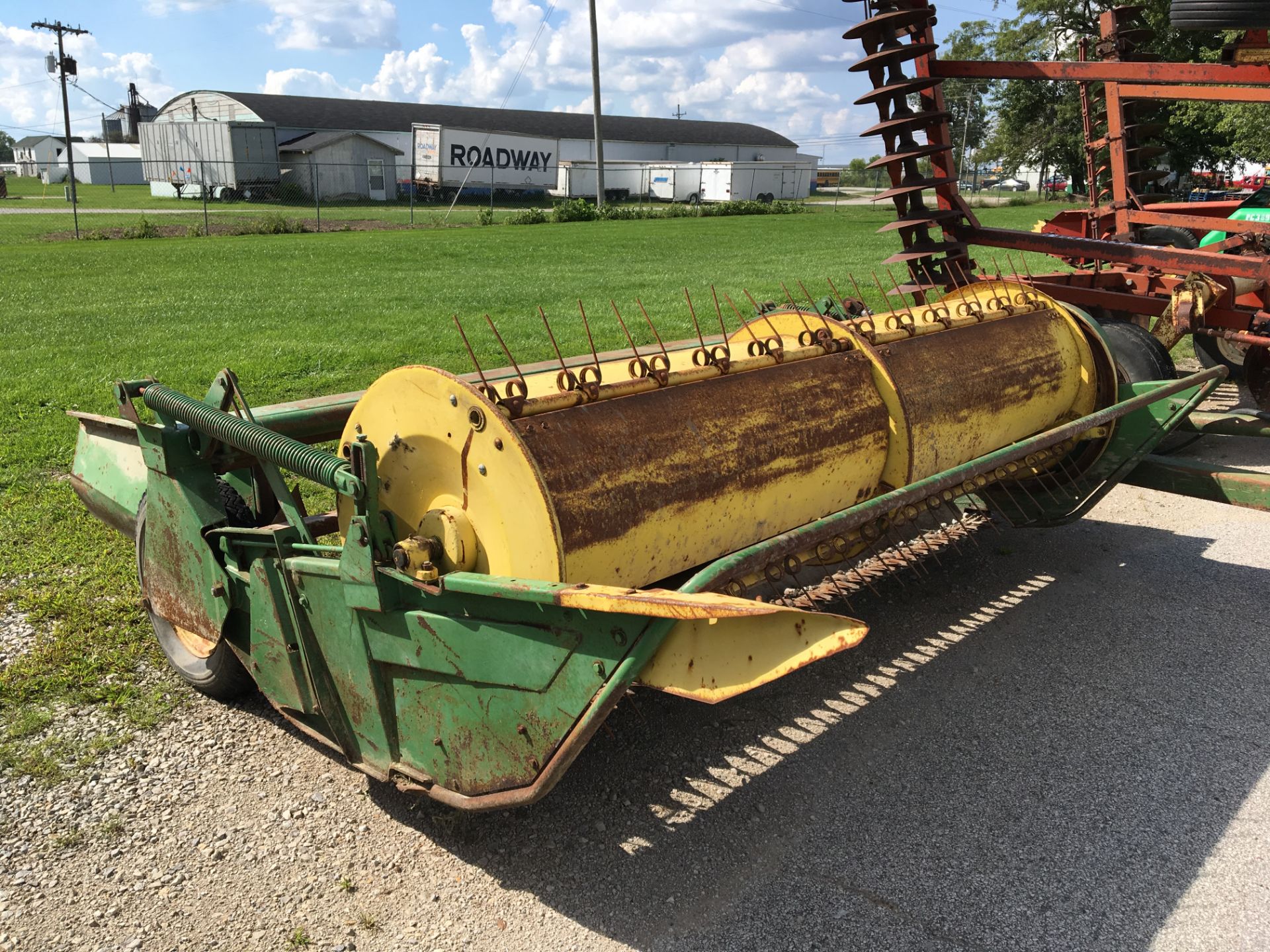 JD 485 Mower Conditioner 9' - Image 2 of 2