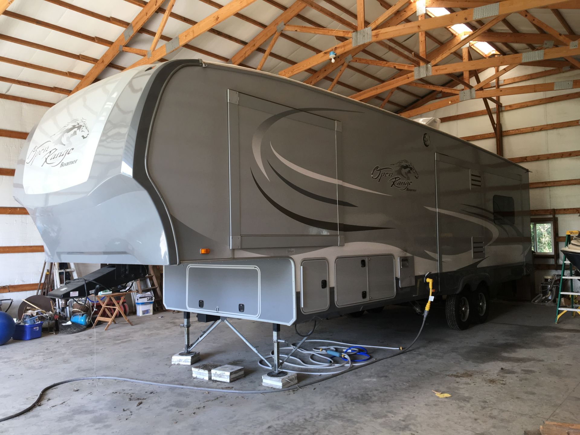 2014 Open Range Roamer 357 RES 5th Wheel Camper - Image 4 of 11