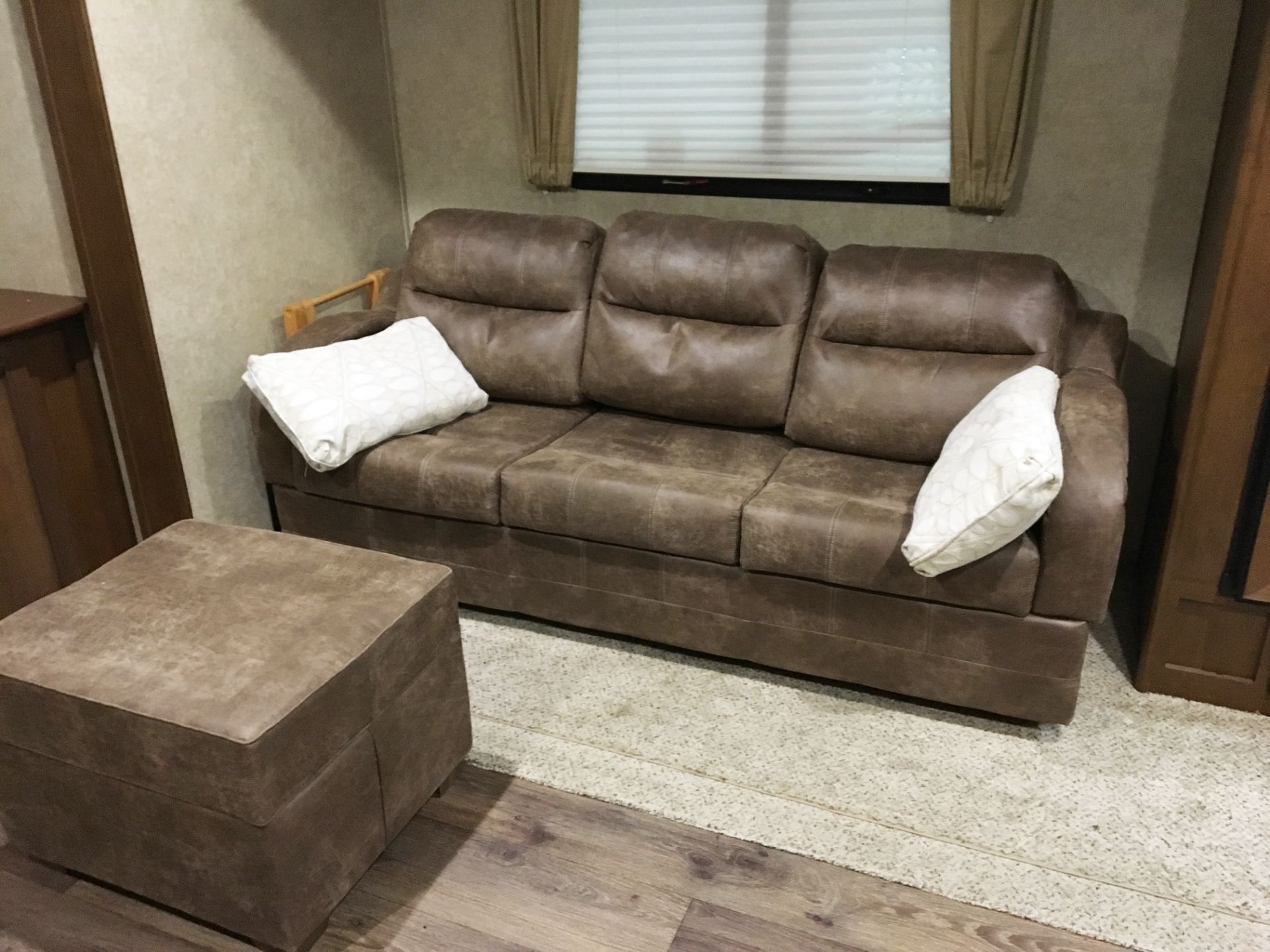 2014 Open Range Roamer 357 RES 5th Wheel Camper - Image 11 of 11