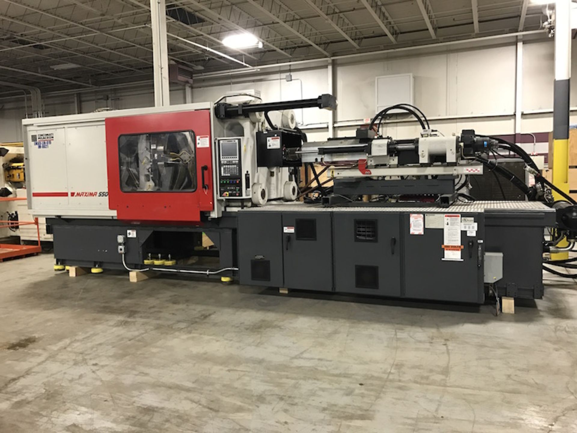 Milacron 2-Shot Injection Molding Press, Tonnage: 550, Year: 2006, Model: MM550, Rotary Platen - Bild 2 aus 11