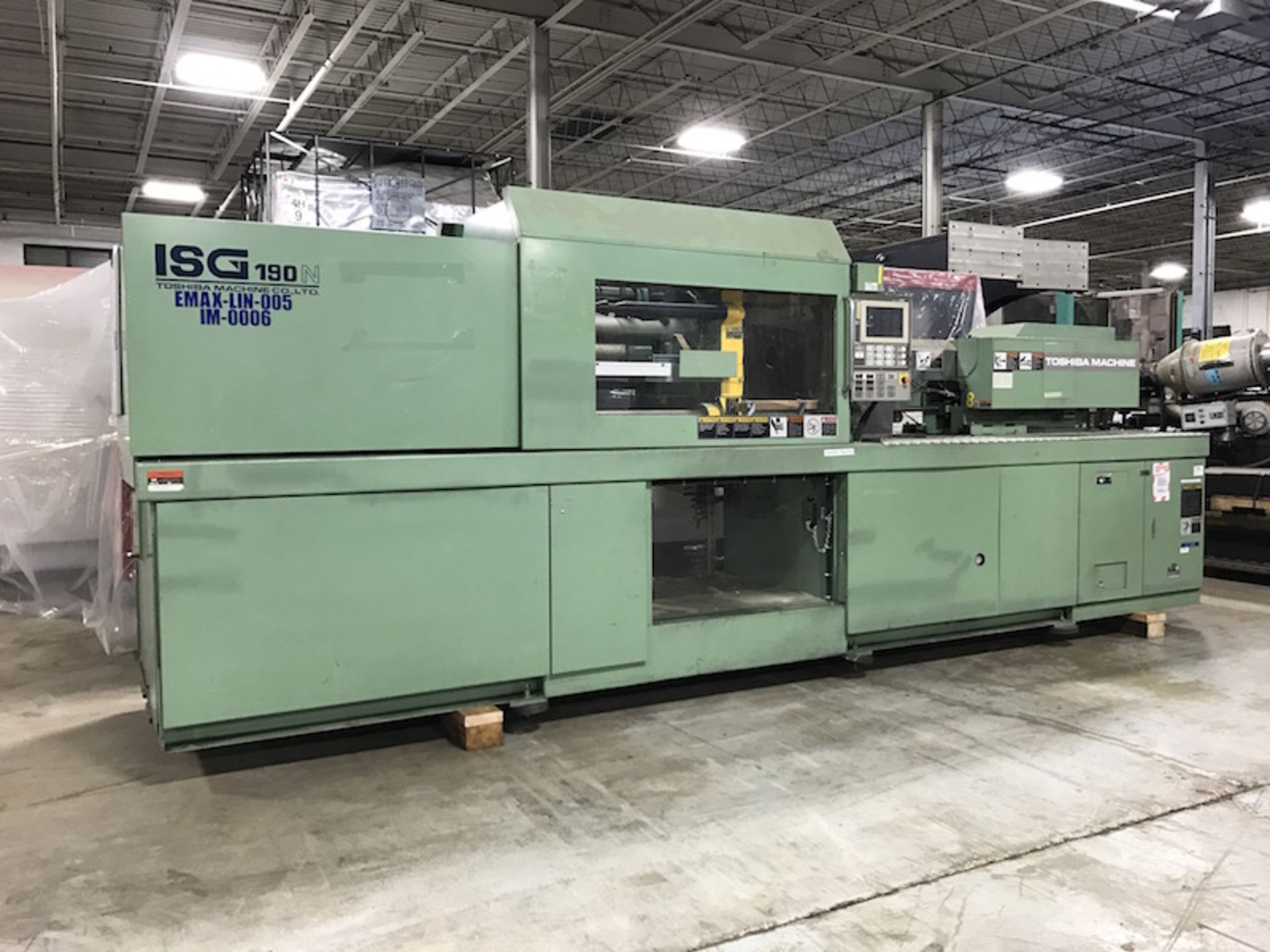 Toshiba Injection Molding Press, Tonnage: 185, Year: 1998, Model: ISG190, Shot Size(oz.): 6.6