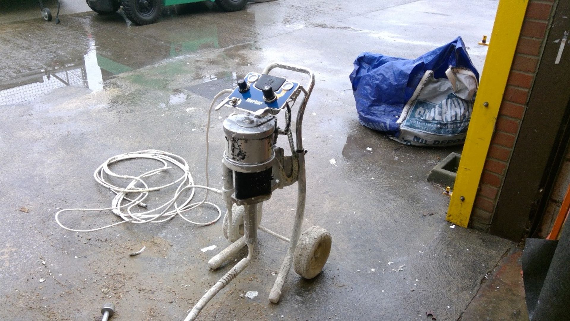 Graco/Murka air fed paint pump and gun