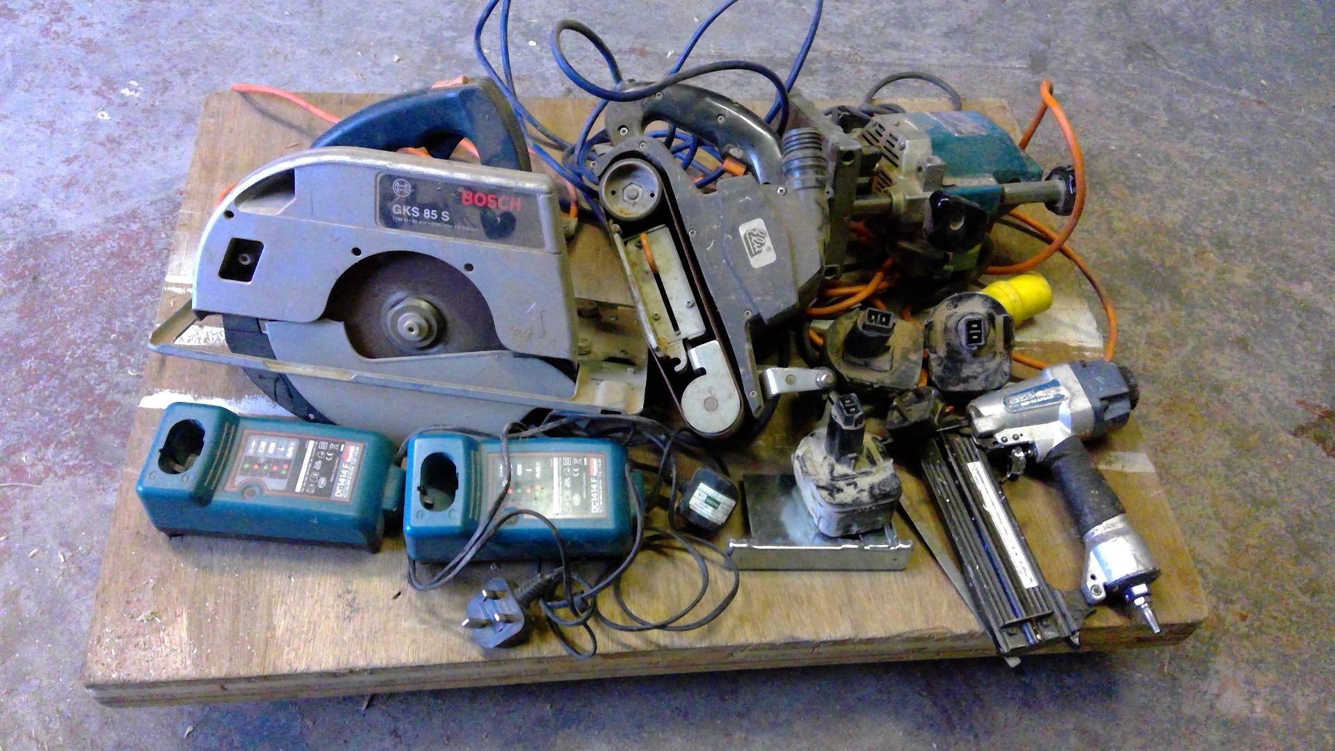 Power tools - Router, skill saw, belt sander, air tool, mini drill, battery chargers - Image 2 of 2