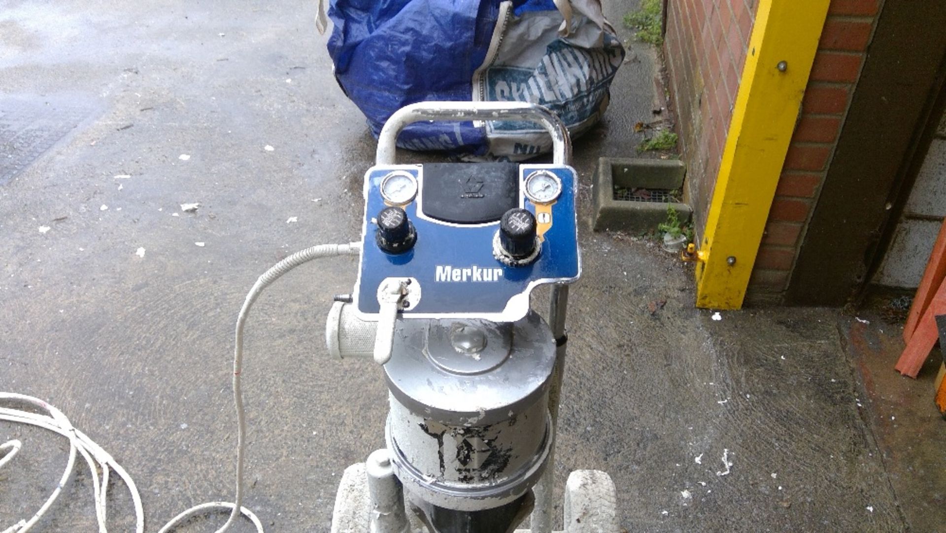 Graco/Murka air fed paint pump and gun - Image 2 of 3