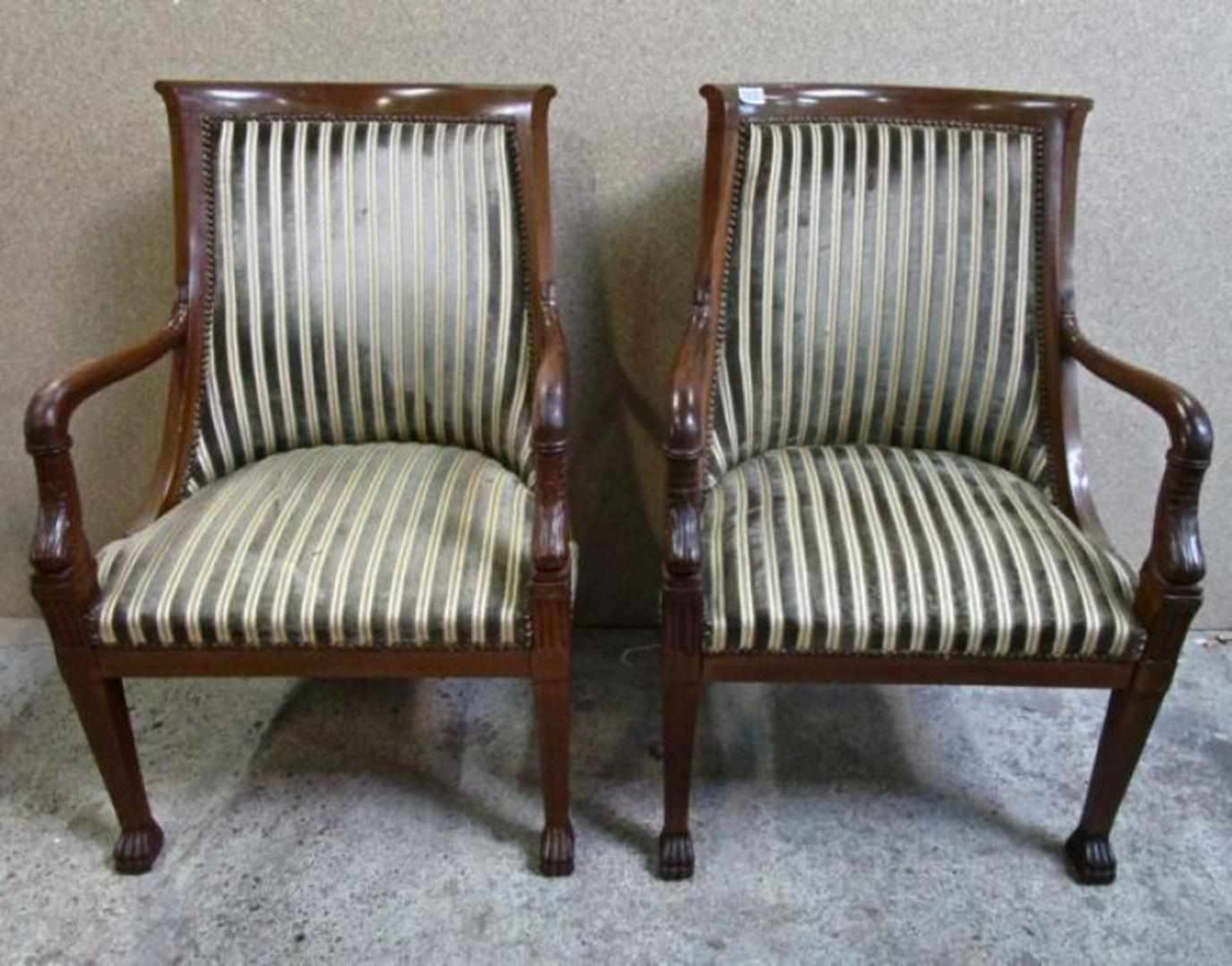 Twee empire stoelen