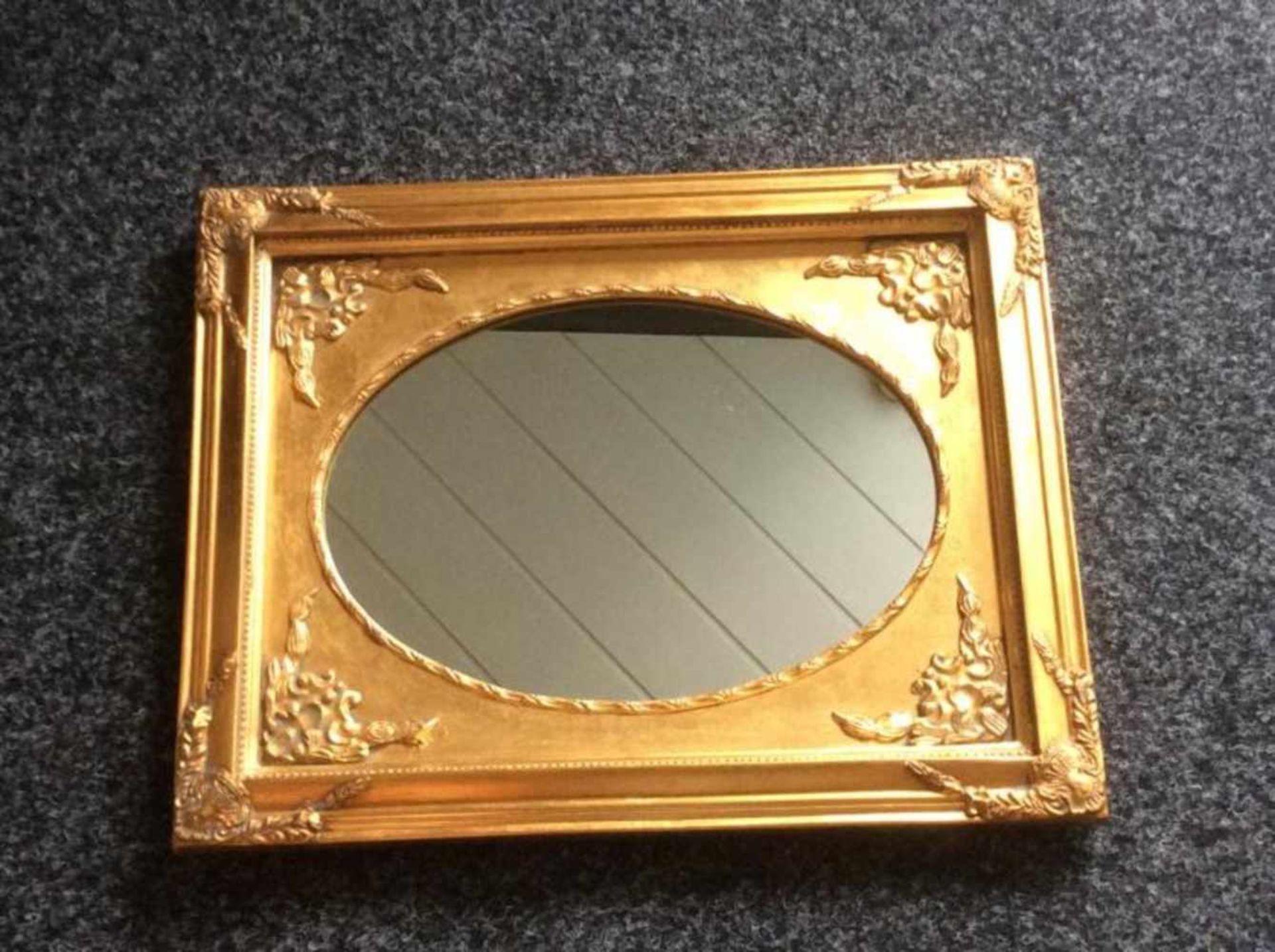 Ovale spiegel in goudkleurige lijst, 37x47cm