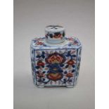 Chinees Imari theebus, ca 12cm, bakscheurtje aan hals