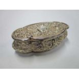 Zilveren ovaal geschulpte dekseldoos, Engels, Birmingham 1901, 13x7x4cm, ca 110gr. Silver oval