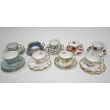 Lot van 8 maal Engels porseleinen kopjes en schoteltjes, waaronder Wedgwood, Royal Crown Derby,