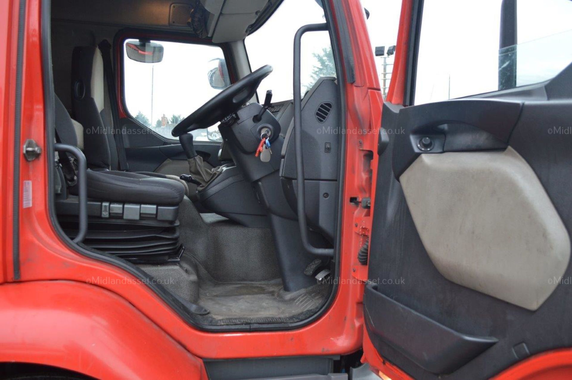 2008/58 REG RENAULT MIDLUM 18 TONNE CURTAIN SIDE LORRY WITH TAIL LIFT ONE OWNER - Image 8 of 24