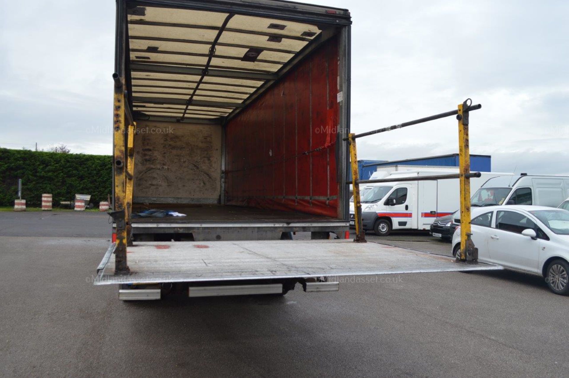 2008/58 REG RENAULT MIDLUM 18 TONNE CURTAIN SIDE LORRY WITH TAIL LIFT ONE OWNER - Image 18 of 24