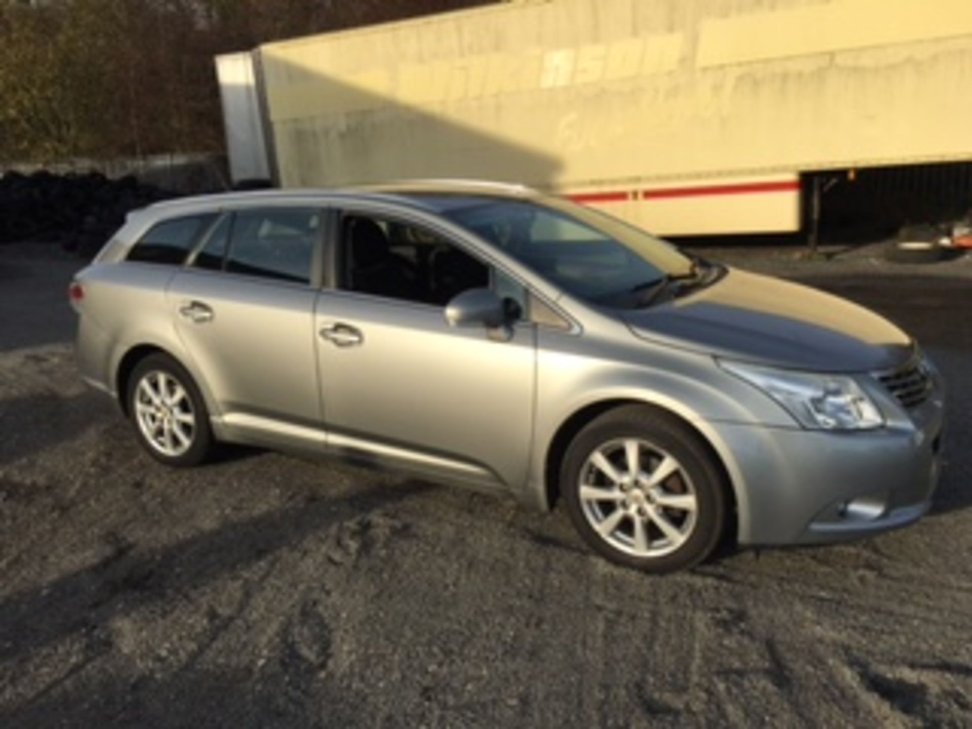 2009/09 REG TOYOTA AVENSIS TR D-4D, SHOWING 1 OWNER FROM NEW *NO VAT* - Image 2 of 10