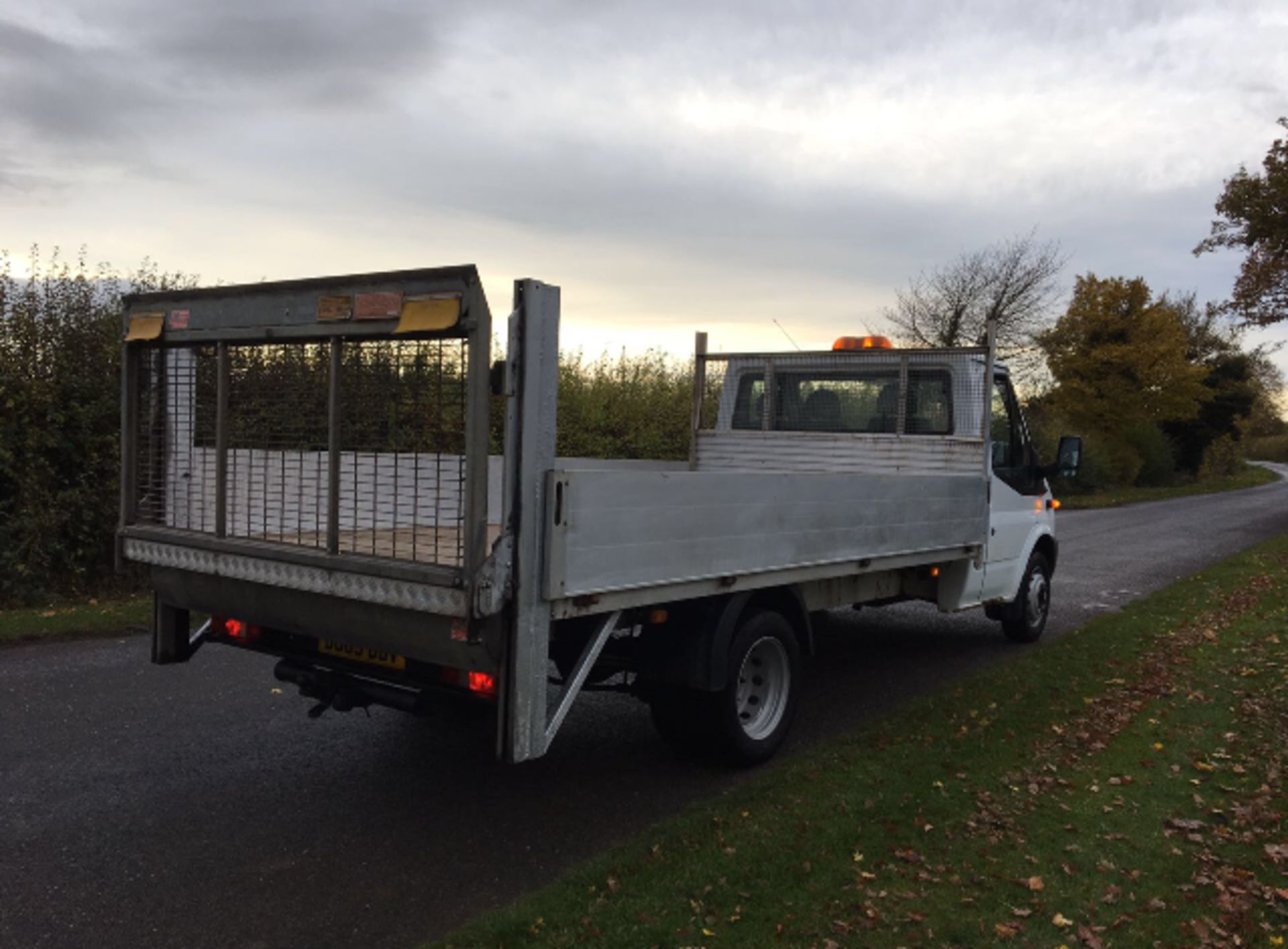 2009/09 REG FORD TRANSIT 100 T350L RWD FLATBED WITH TAIL-LIFT *NO VAT* - Image 7 of 15