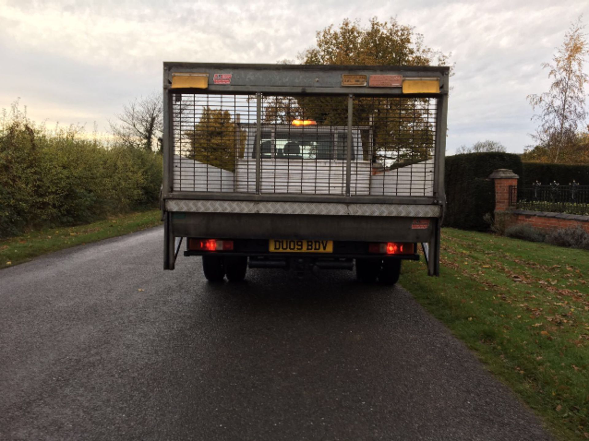 2009/09 REG FORD TRANSIT 100 T350L RWD FLATBED WITH TAIL-LIFT *NO VAT* - Image 5 of 15