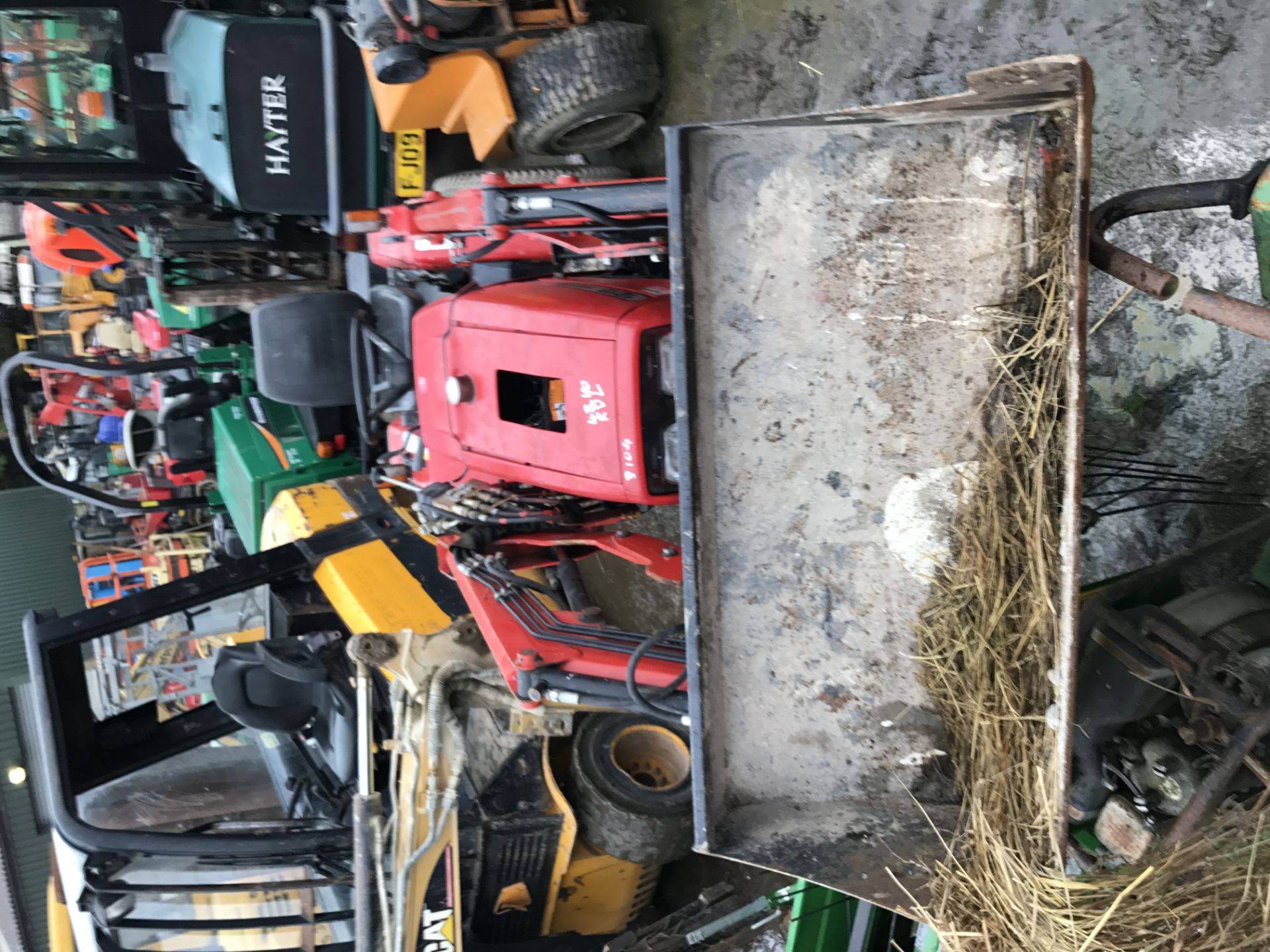 RED LEWIS LAND LUGGER 18Q, 1215 MASSEY FERGUSON TRACTOR WITH LOADER + REAR WEIGHT *PLUS VAT* - Image 8 of 9