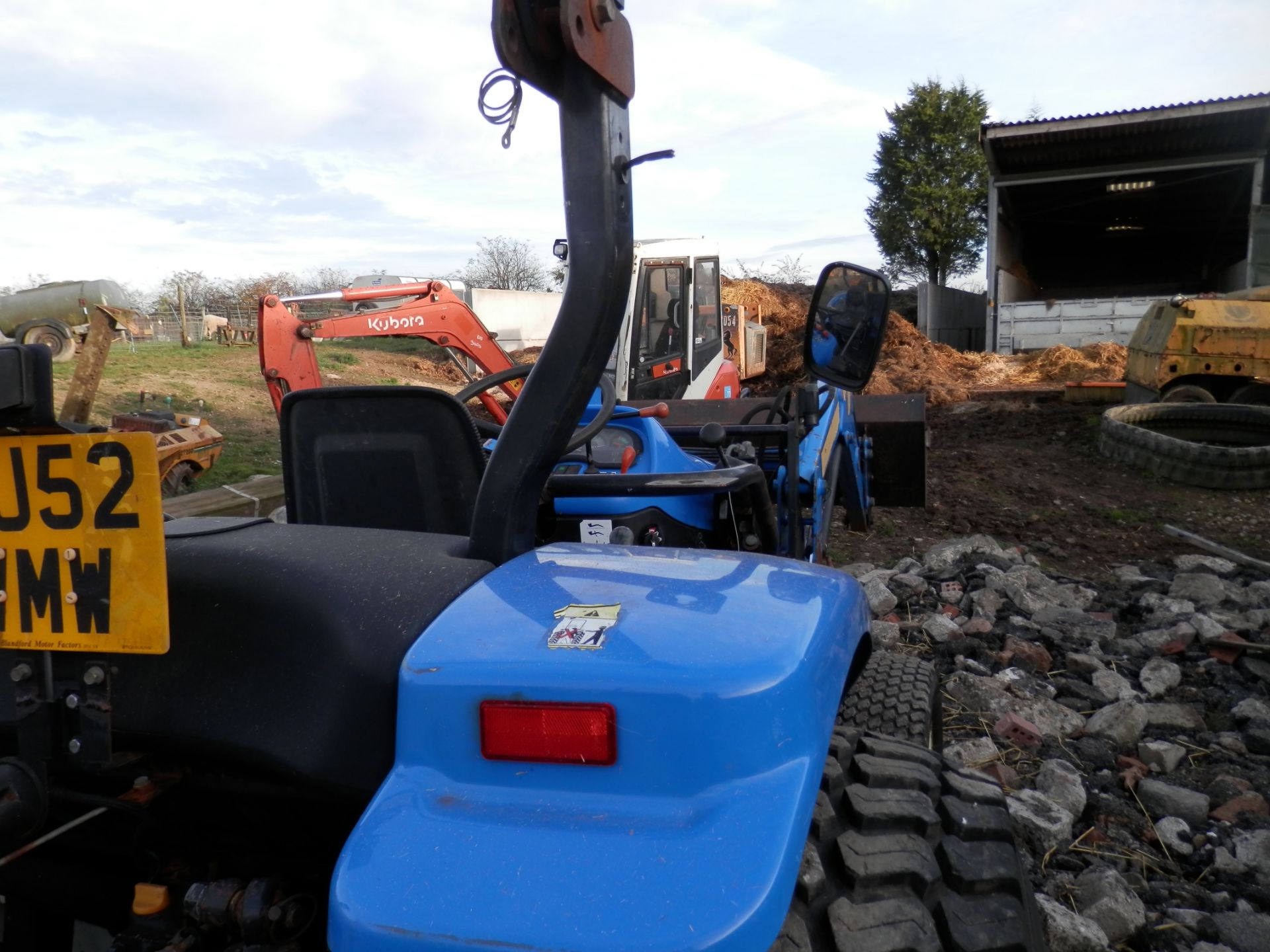 2002 NEW HOLLAND TC40 2.7 TONNE DIESEL TRACTOR, - Image 5 of 14