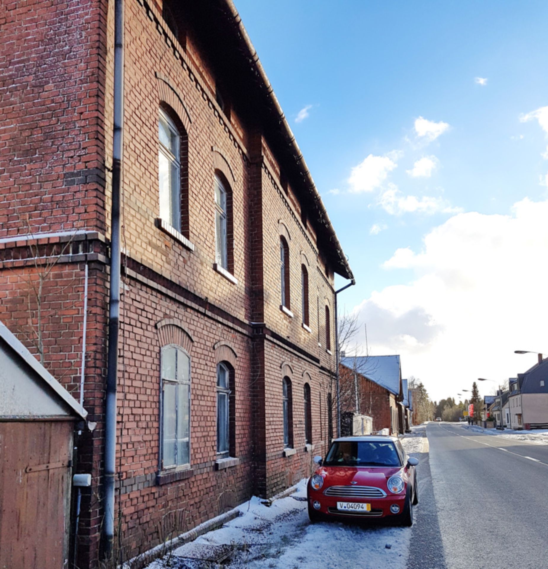 GIGANTIC THREE STOREY GERMAN HOME + GARAGE IN MARIENBERG, GERMANY - Image 31 of 45