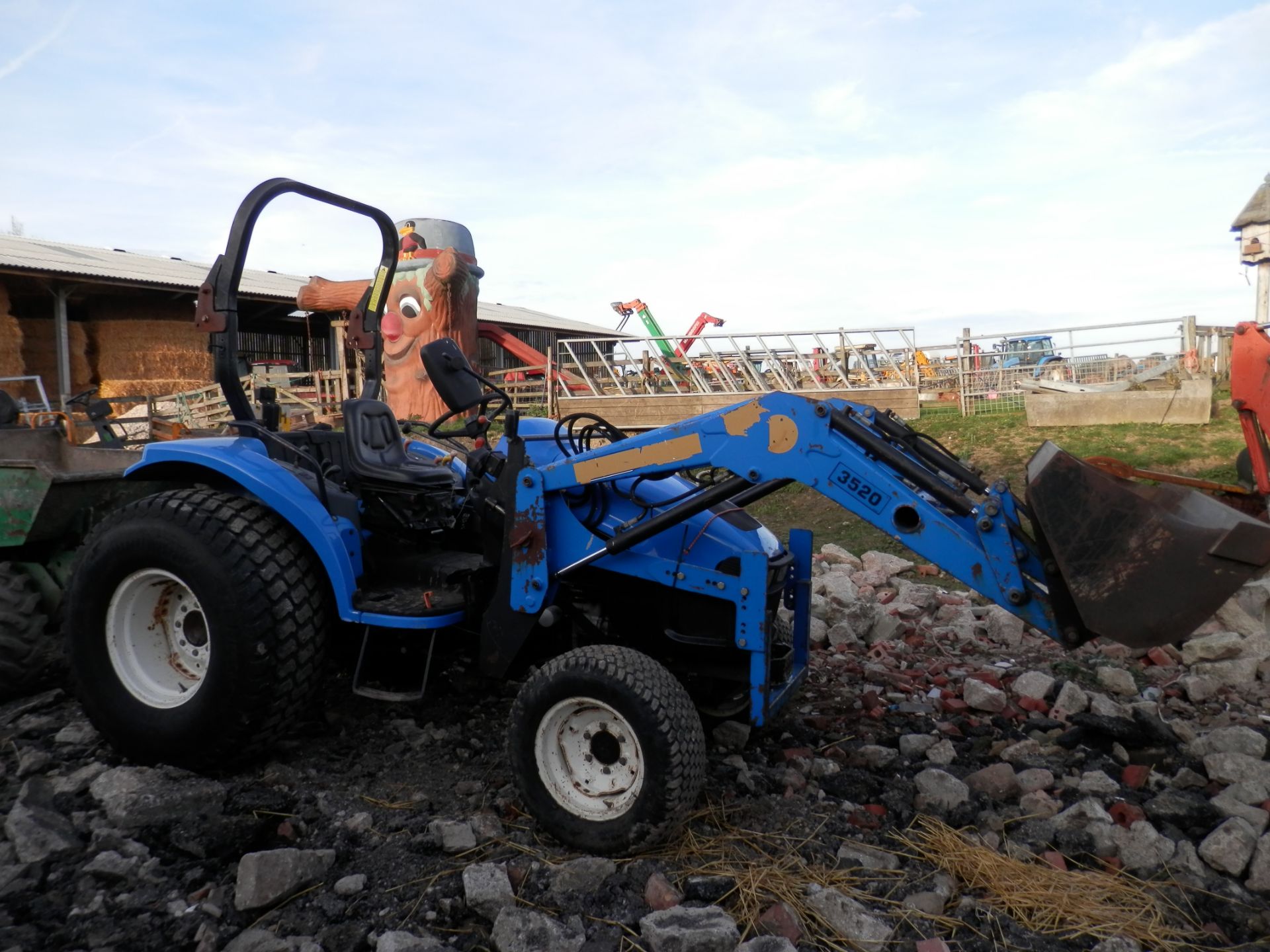 2002 NEW HOLLAND TC40 2.7 TONNE DIESEL TRACTOR,