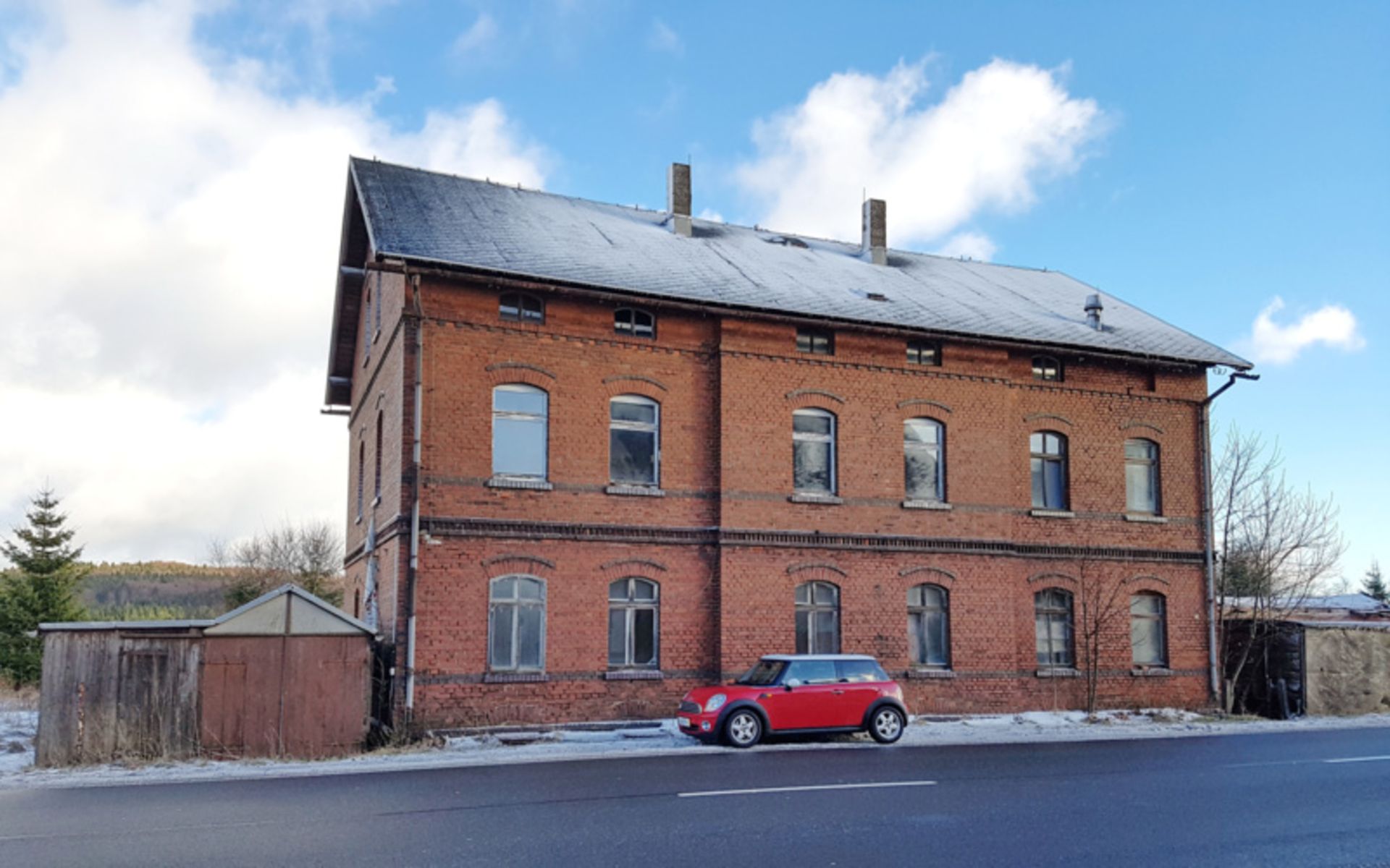 GIGANTIC THREE STOREY GERMAN HOME + GARAGE IN MARIENBERG, GERMANY - Image 41 of 45